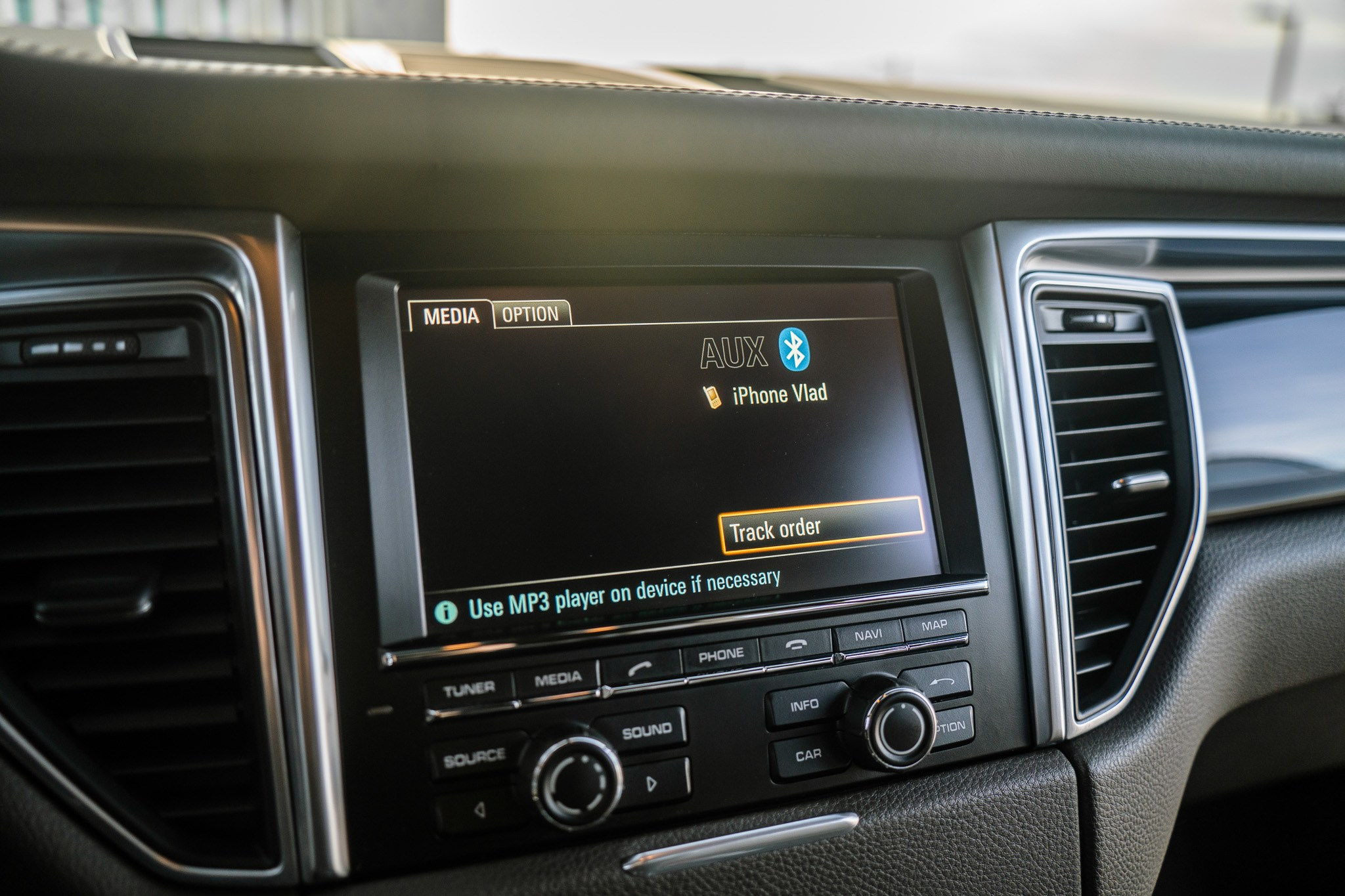 PORSCHE macan. LOHA VISUALS — AUTOMOTIVE PHOTOGRAPHY