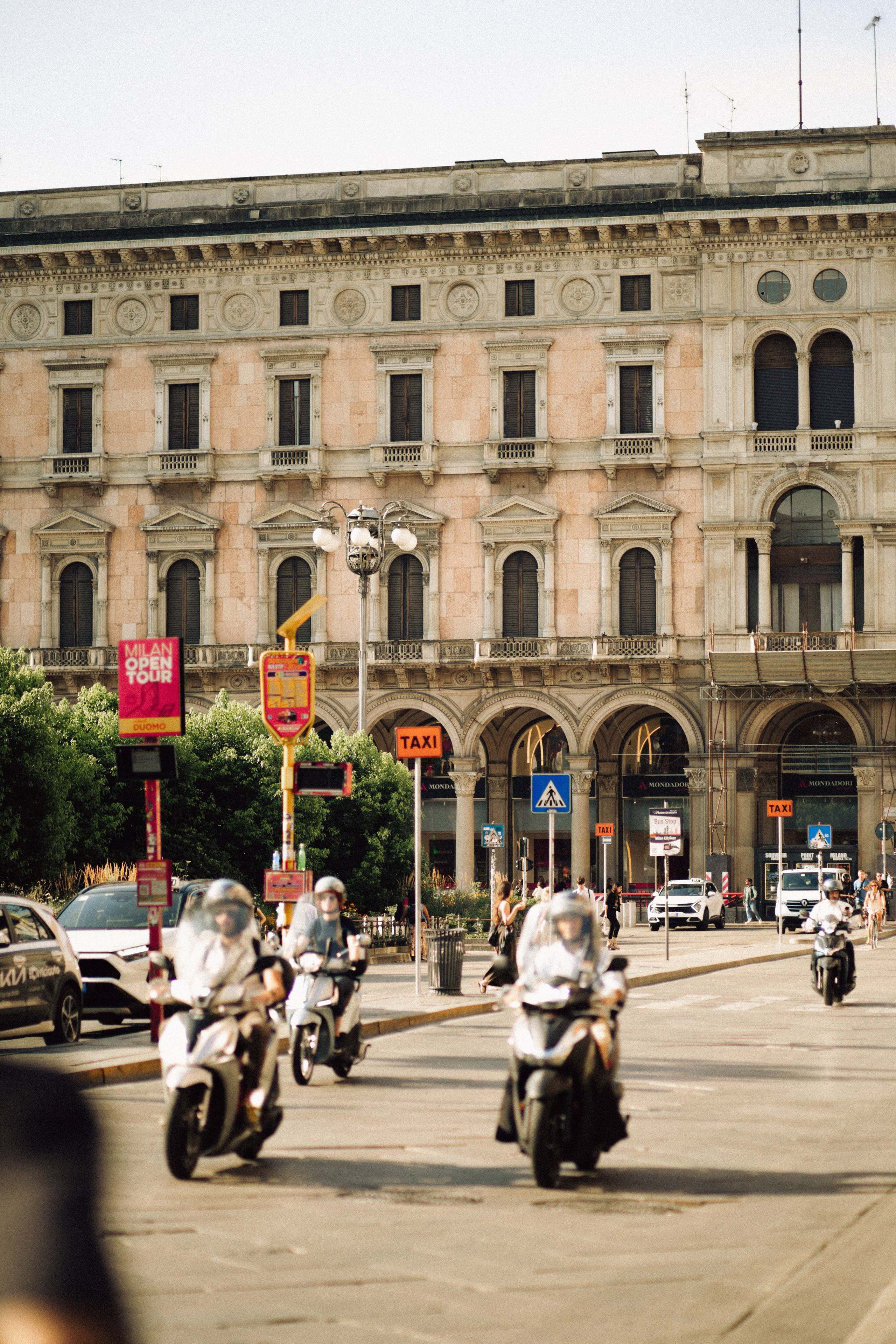 Cinematic Love Story in Milan, Italy | Alena & Bulat. Liza Bizzaro — Italy Wedding, Love Story & Portrait Photographer in Milan, Turin, Piedmont and Across Italy