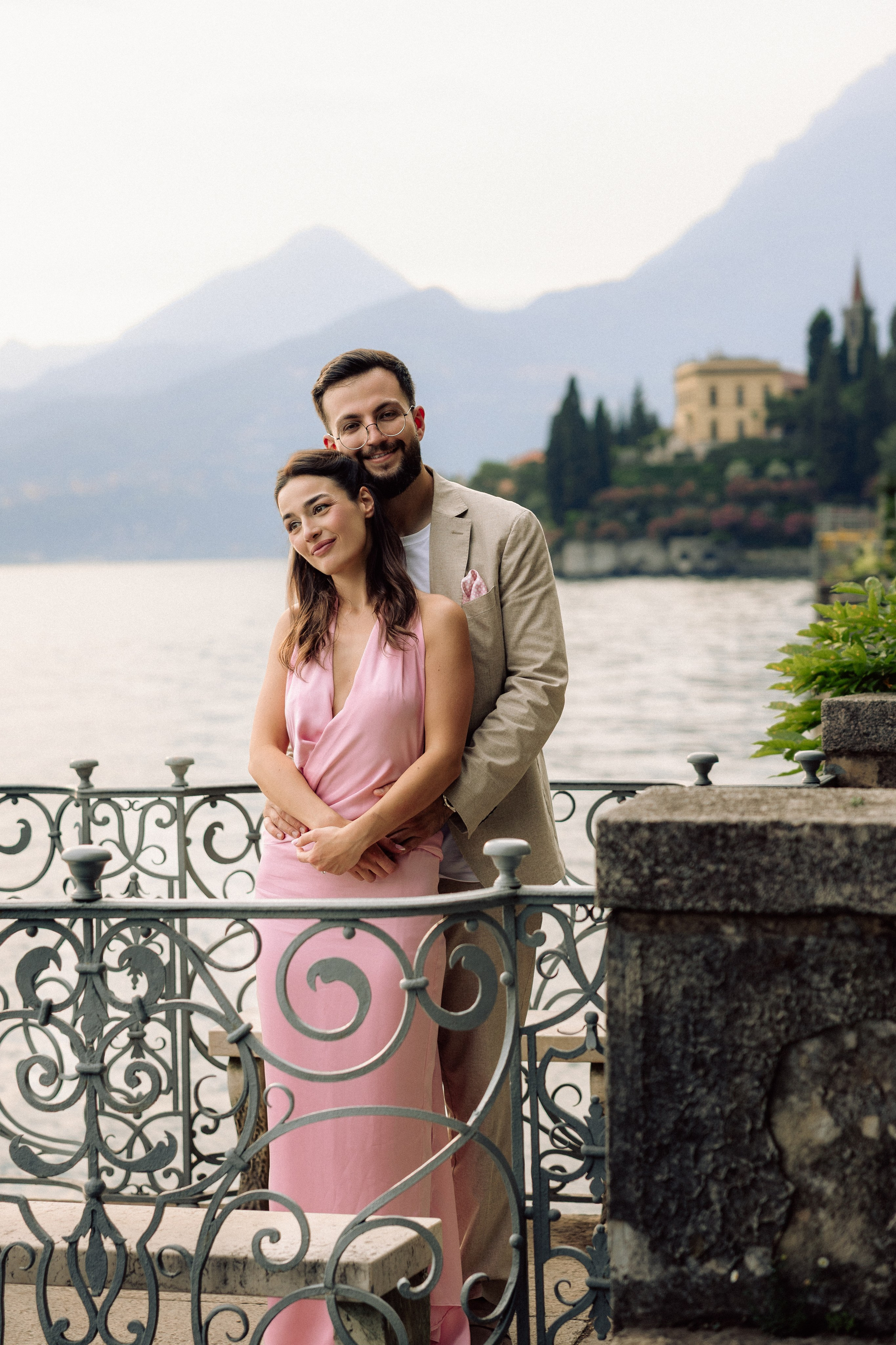 Romantic couple photoshoot on Lake Como