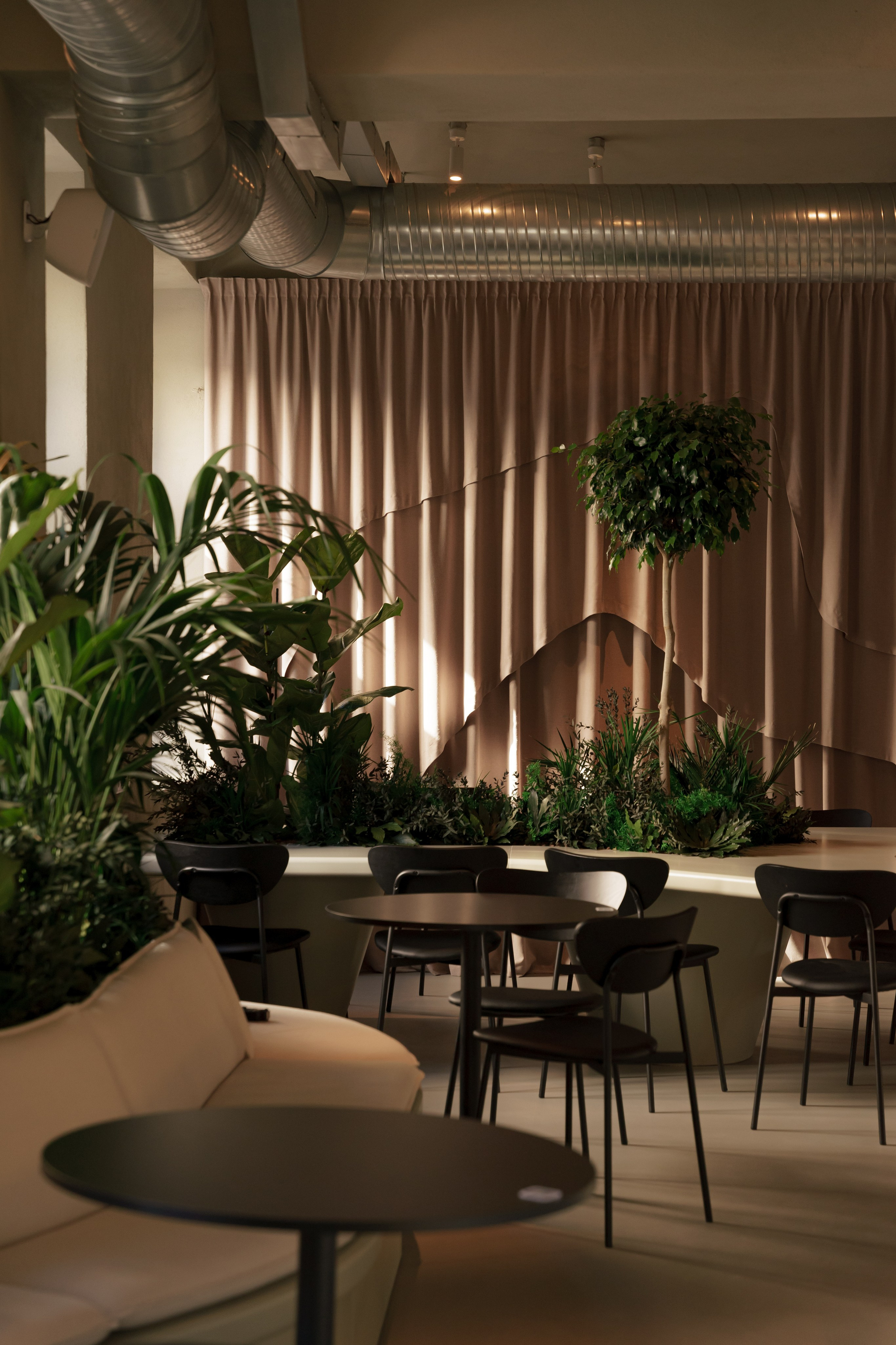 EFSY | Coffee & Cocktail Bar | Prague