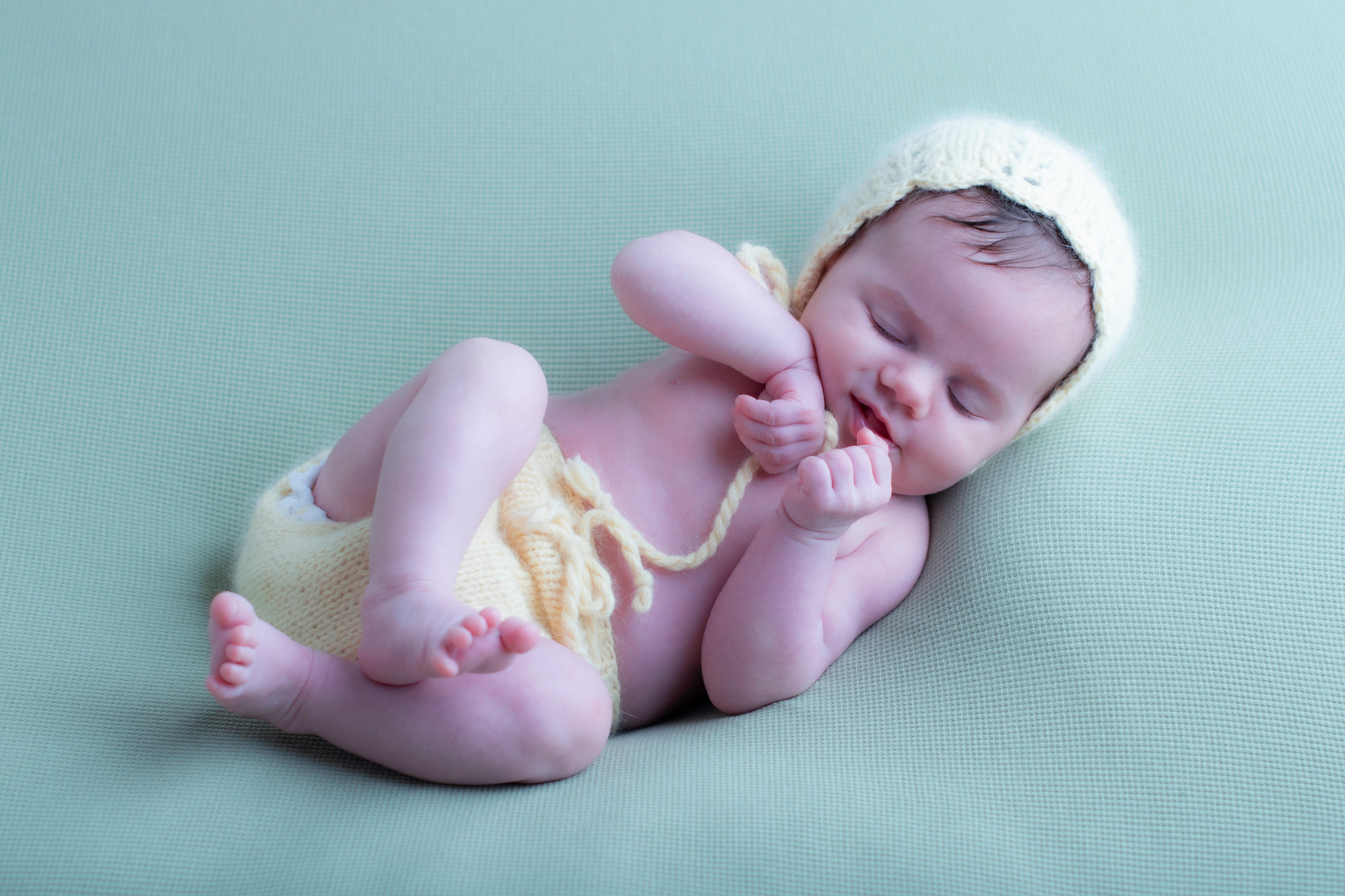 Nouveau-né. Photographe grossesse et nouveau-né a La Ciotat