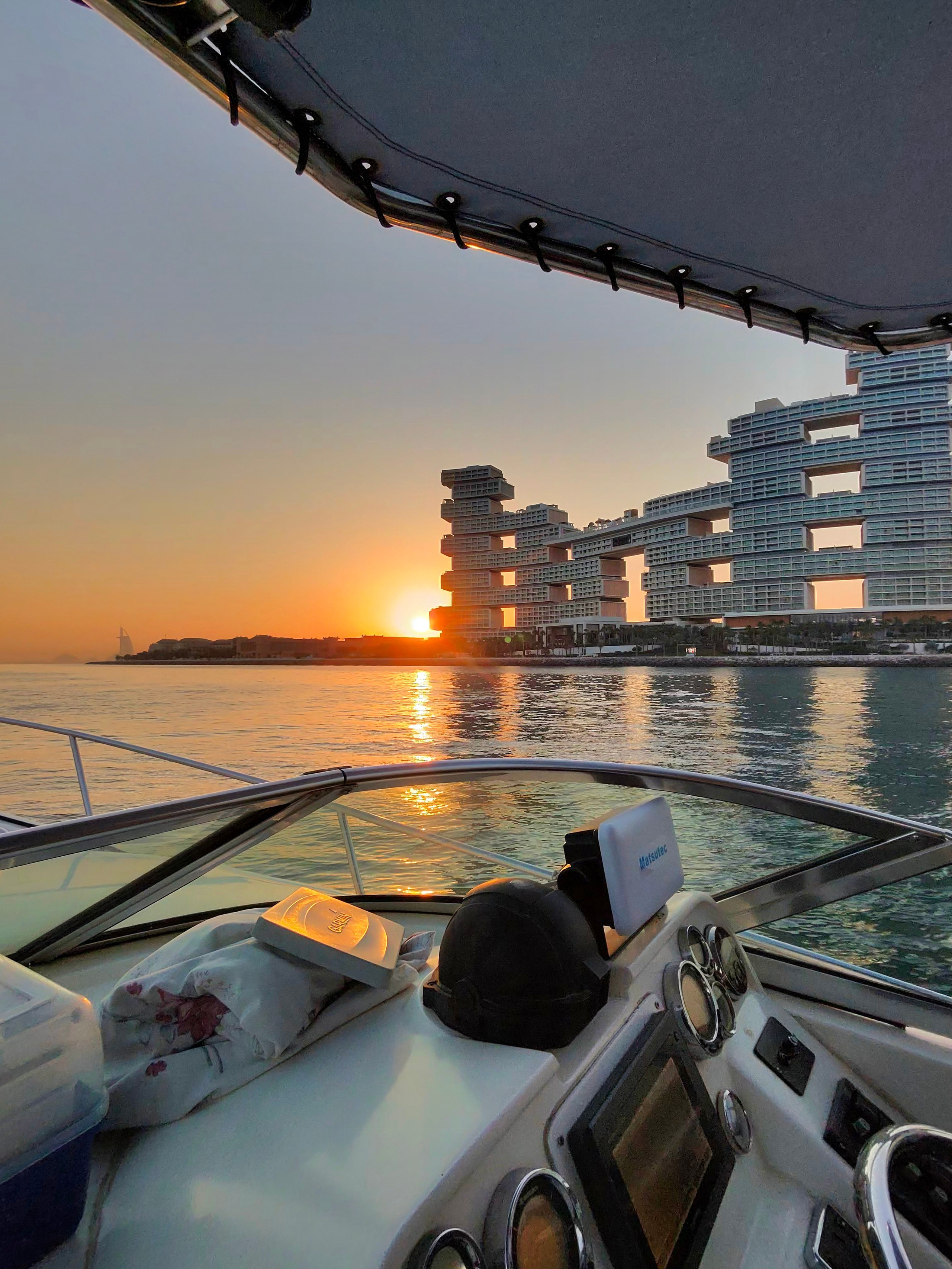 Контакты. Captain Eye Dubai