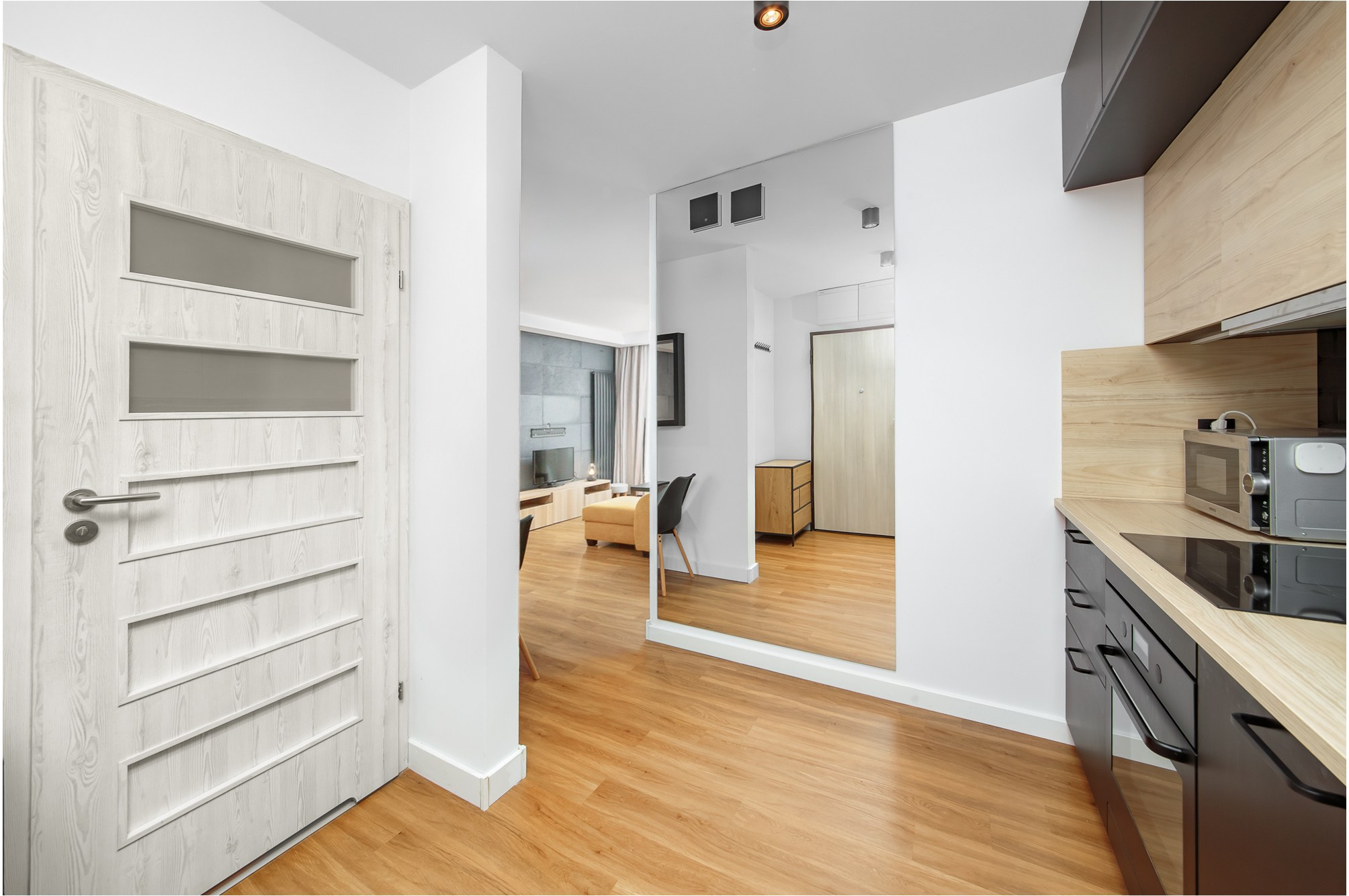 Fotografia nieruchomości, wnętrz, mieszkań, restauracji, biur i apartamentów. Wedding and portrait photographer in Poland Vitali Frozen