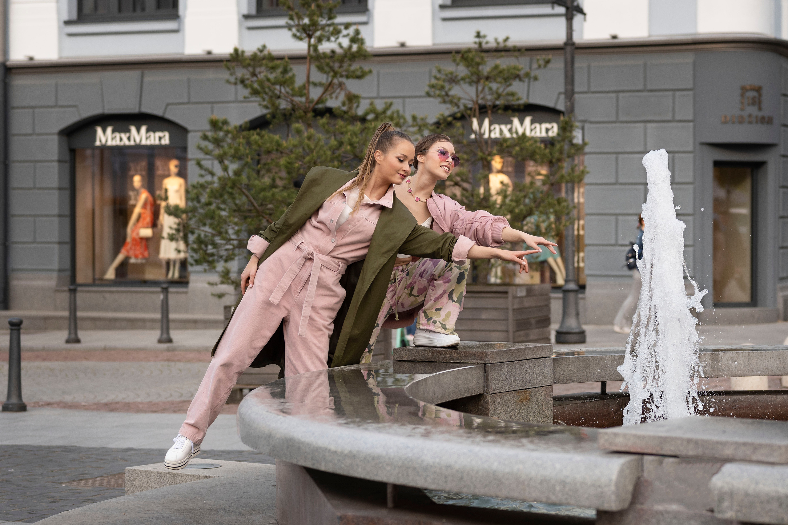 Настя и Соня. Прогулка в Вильнюсе. Анна Григьян — фотограф ретушёр в Даугавпилсе (Латвия)