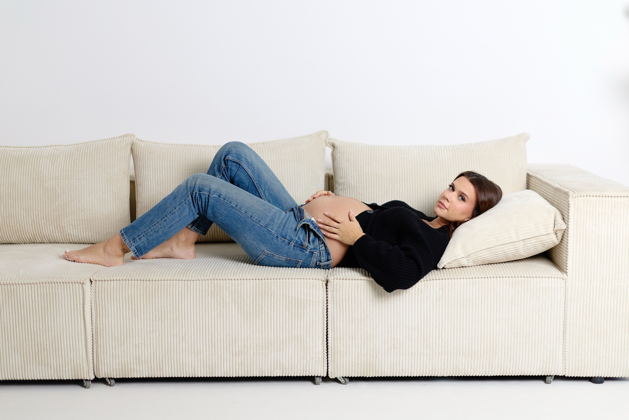 Sesja-brzuszkowa-w-studio. Daniel Chróściel Studio Myslub Fotografia i wideo ślubne