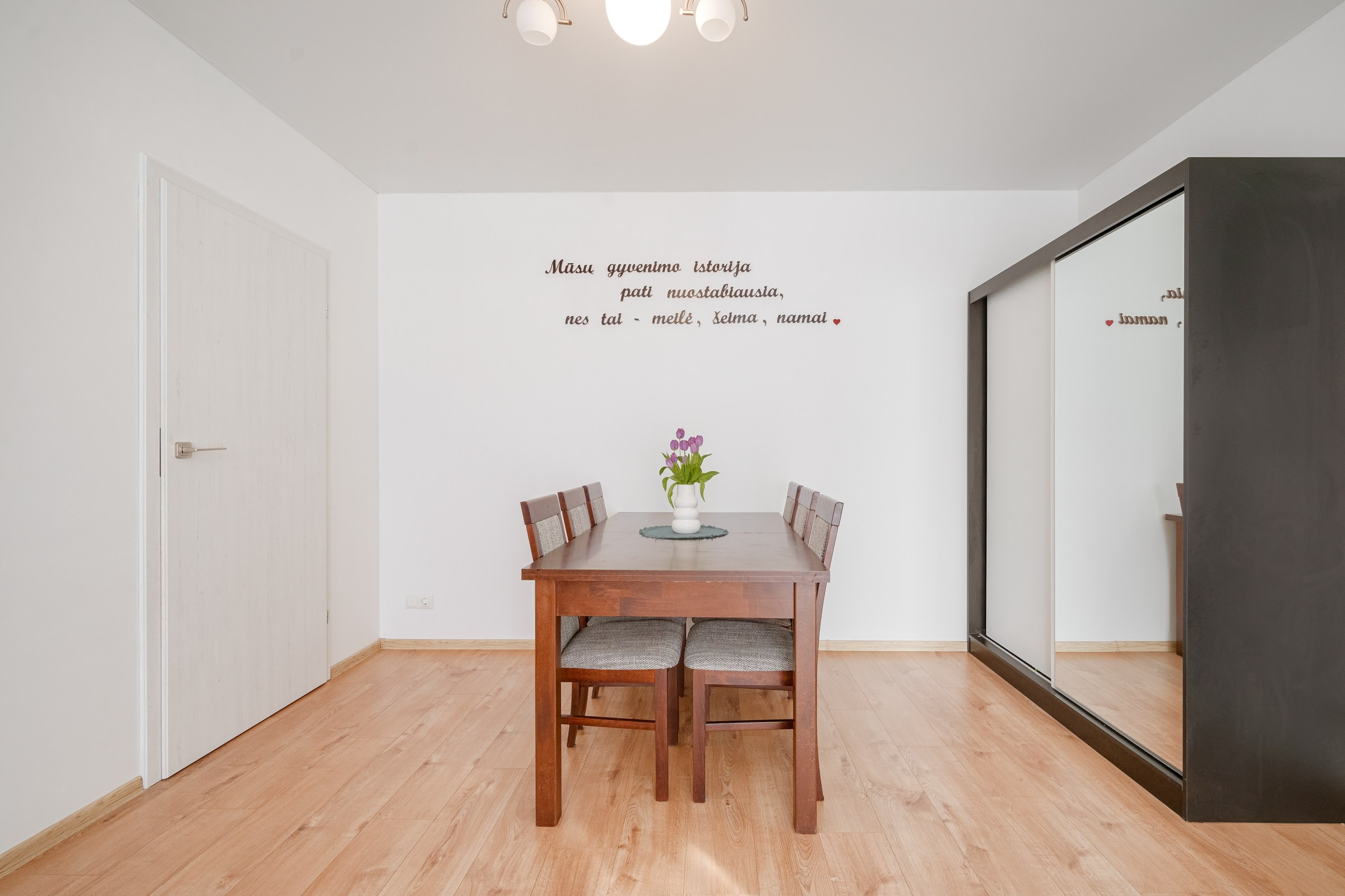 N.Lentvaris. Elina Sapiega fotografė Vilniuje