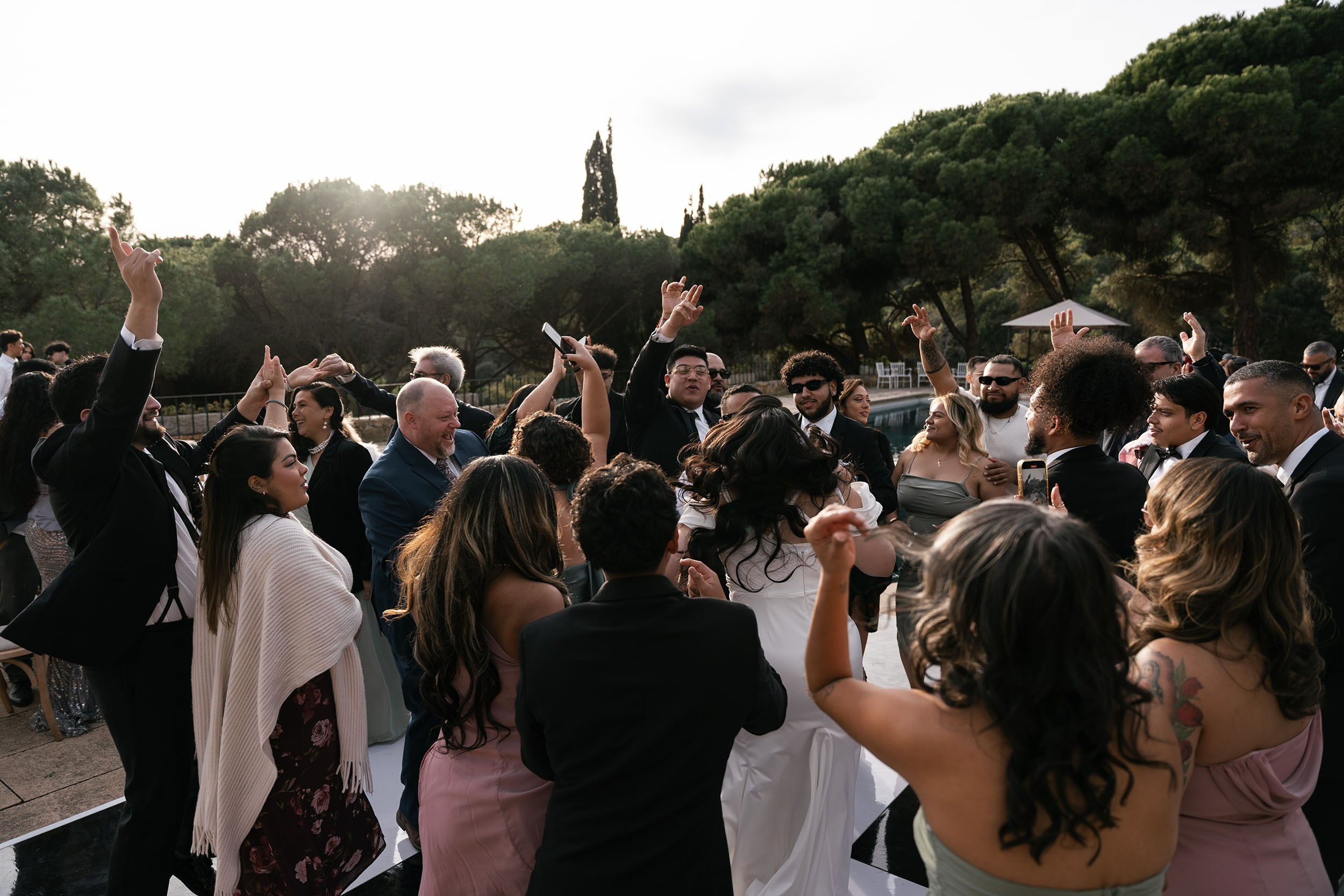 Donielle and Edwin. Fotógrafos de bodas de destino y creadores de contenido con base en España