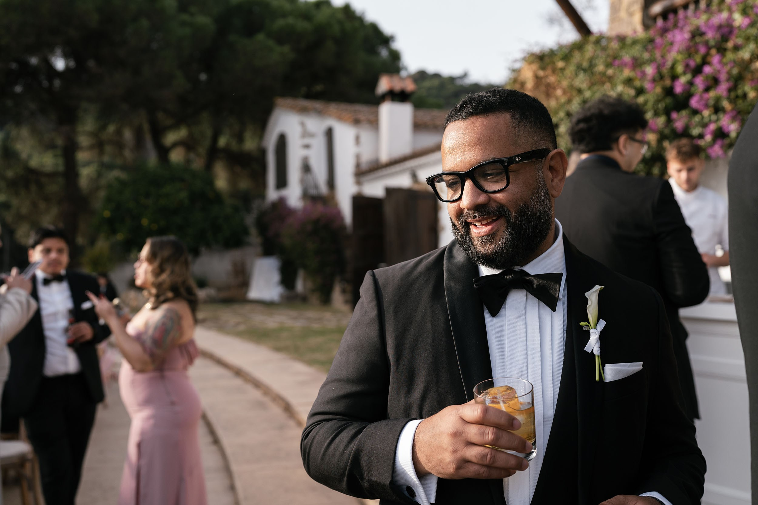 Donielle and Edwin. Fotógrafos de bodas de destino y creadores de contenido con base en España