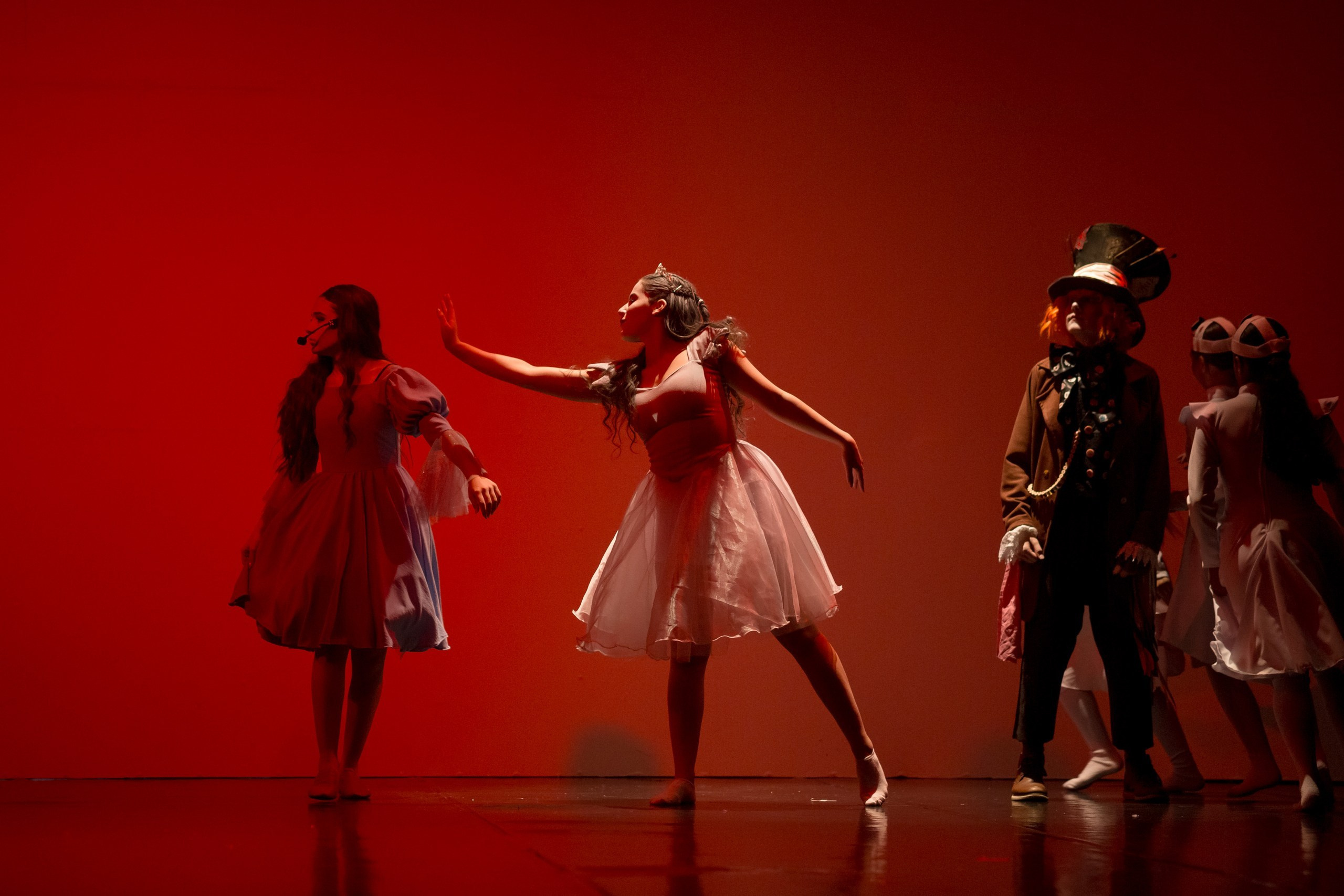 Espetáculo Teatral Alice no País das Maravilhas — Recriarte