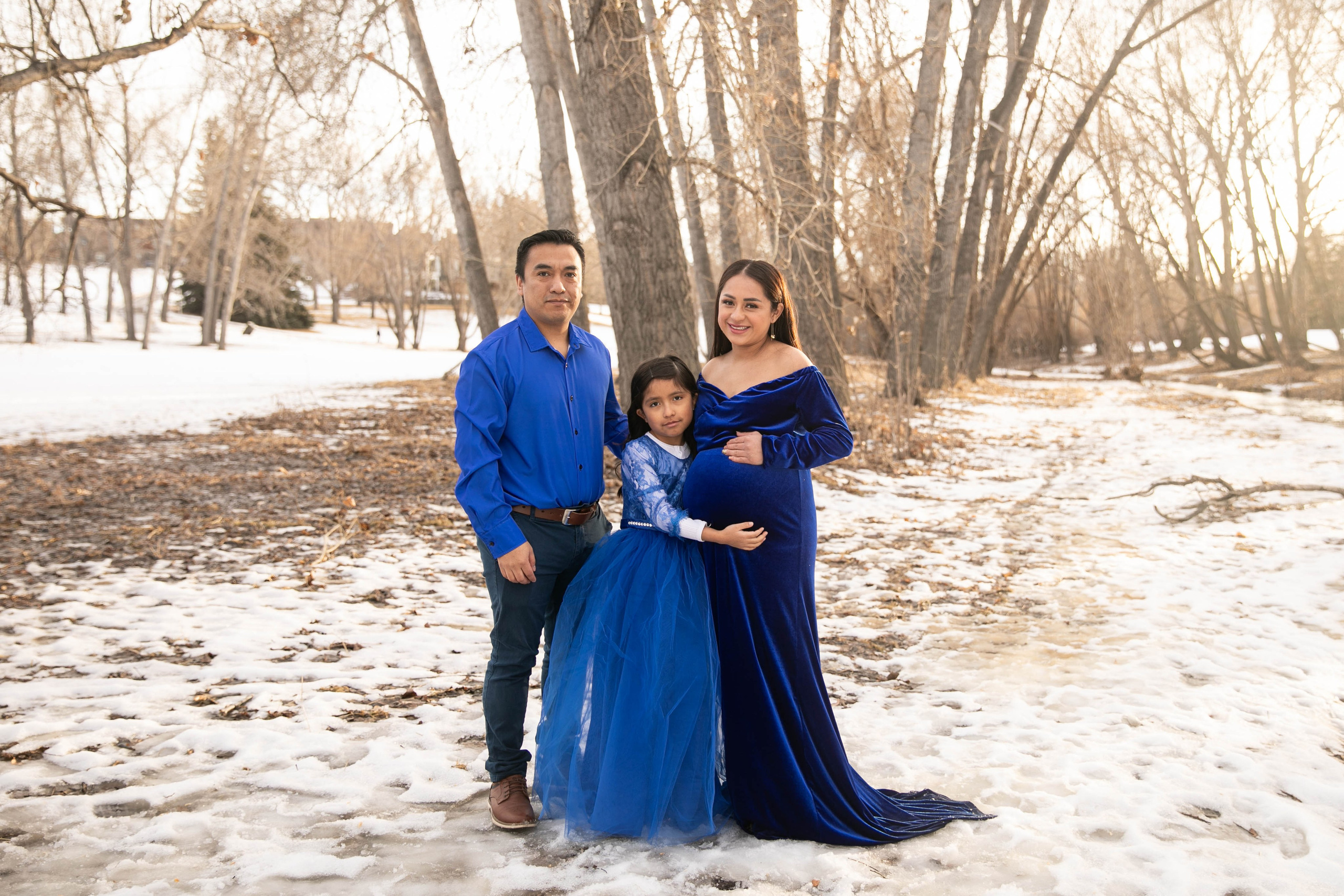 Maternity Photos — Confederation Park — Dulce. Fotografía accesible en Calgary