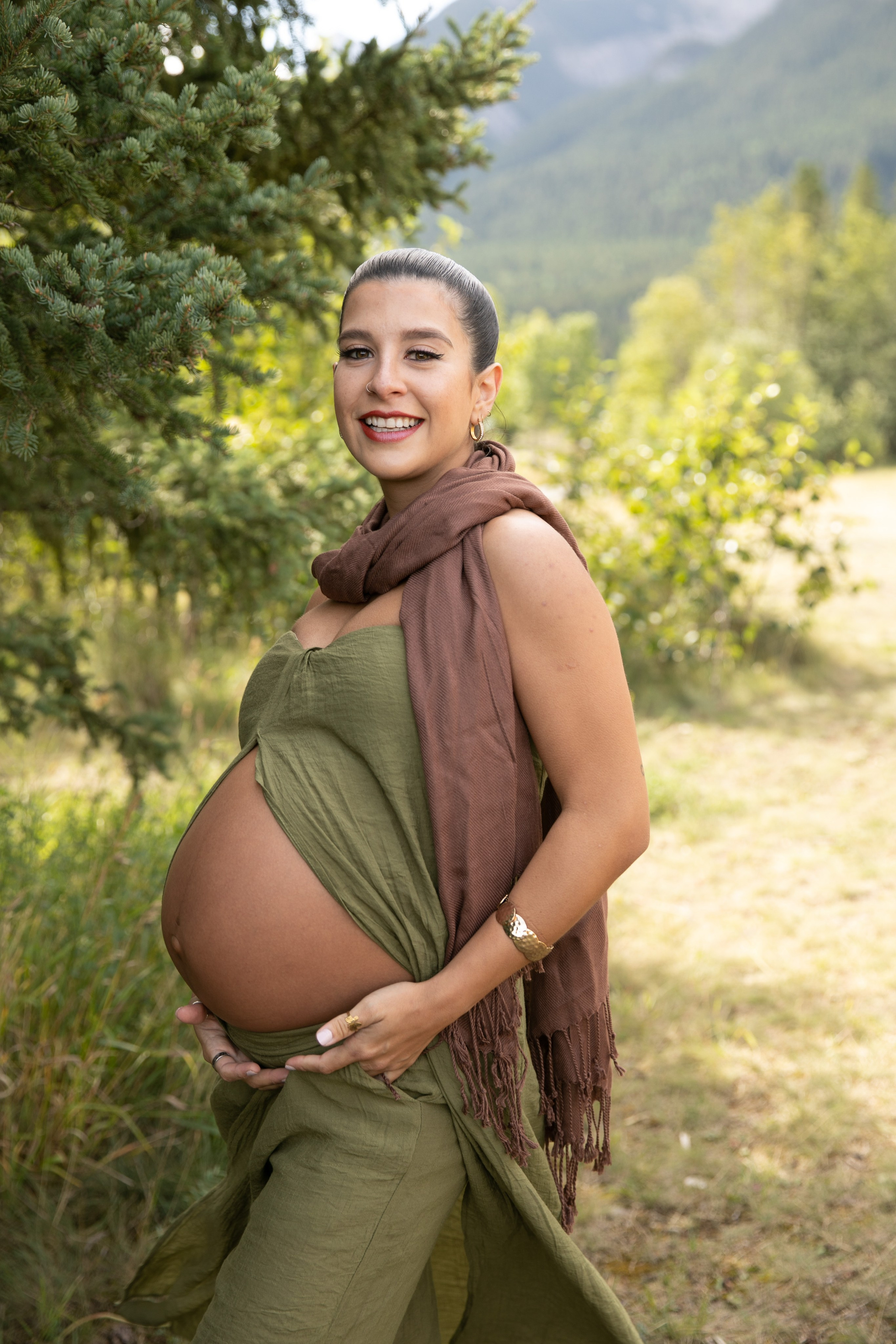Maternity Photos — Canmore — Daniella. Fotografía accesible en Calgary