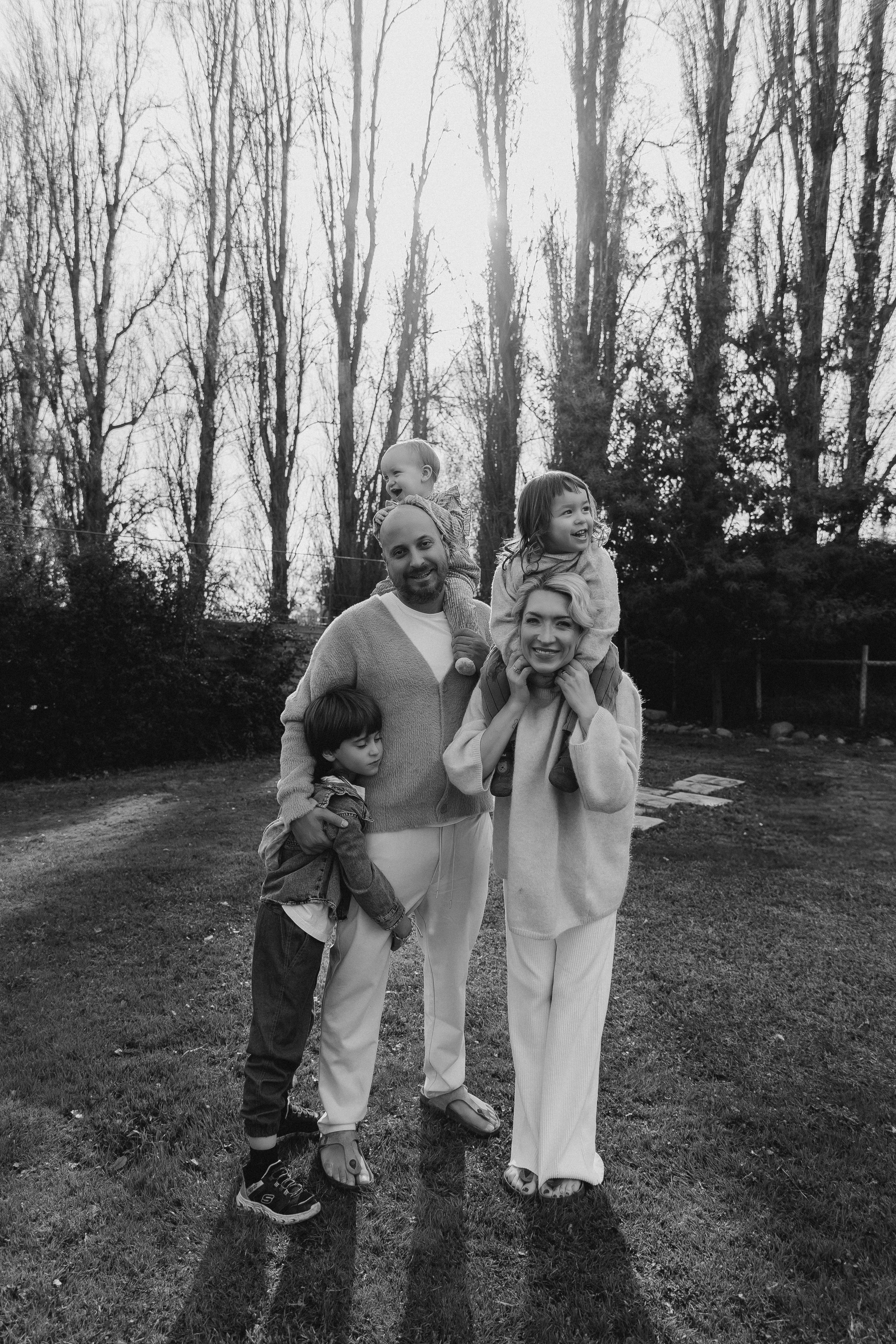 Sesión de fotos familiar en casa — Momentos reales y acogedores. Photographer in Santiago, Chile Anna Almazova