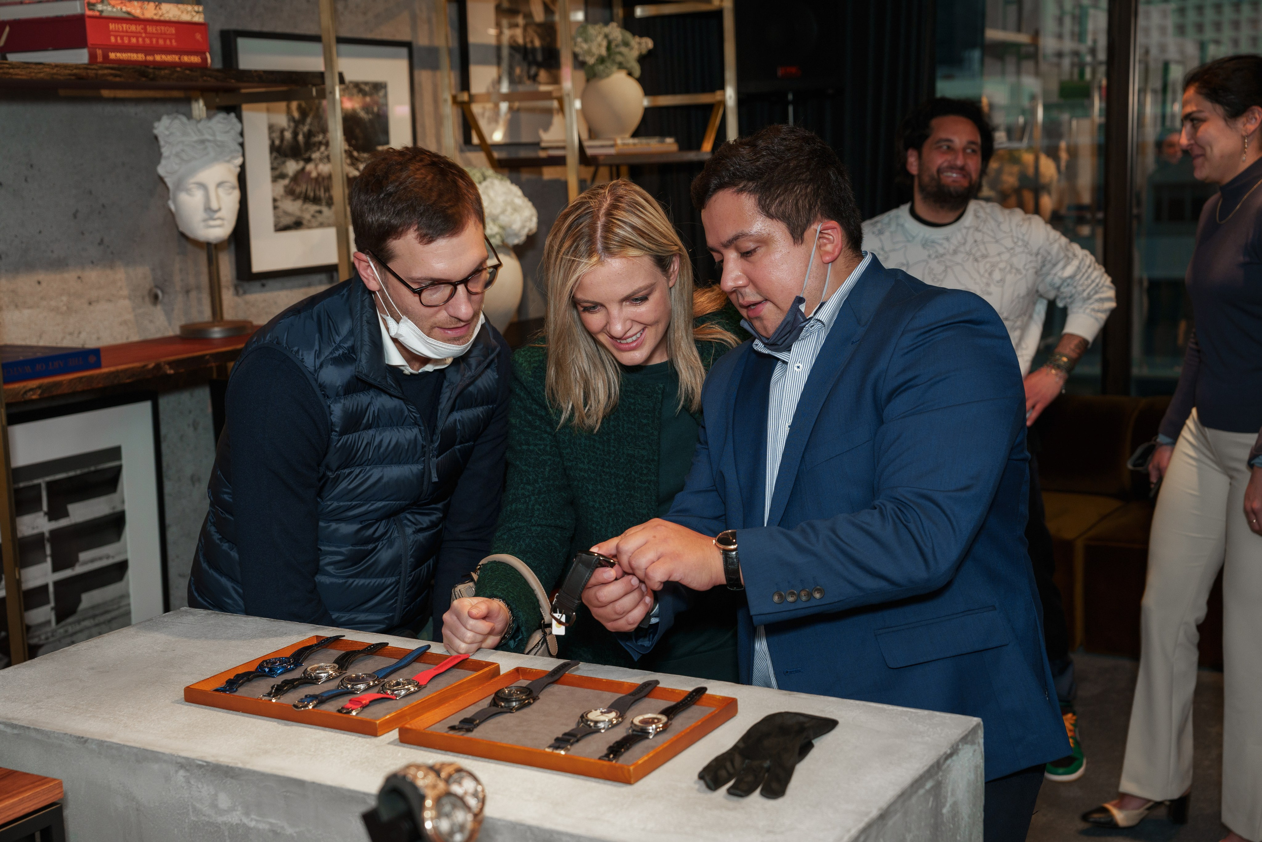 WATCHBOX. ФОТОГРАФ В ГОНКОНГЕ (СВАДЬБЫ, FASHION, СЕМЕЙНЫЕ, МЕРОПРИЯТИЯ, ФОТОПРОГУЛКИ)