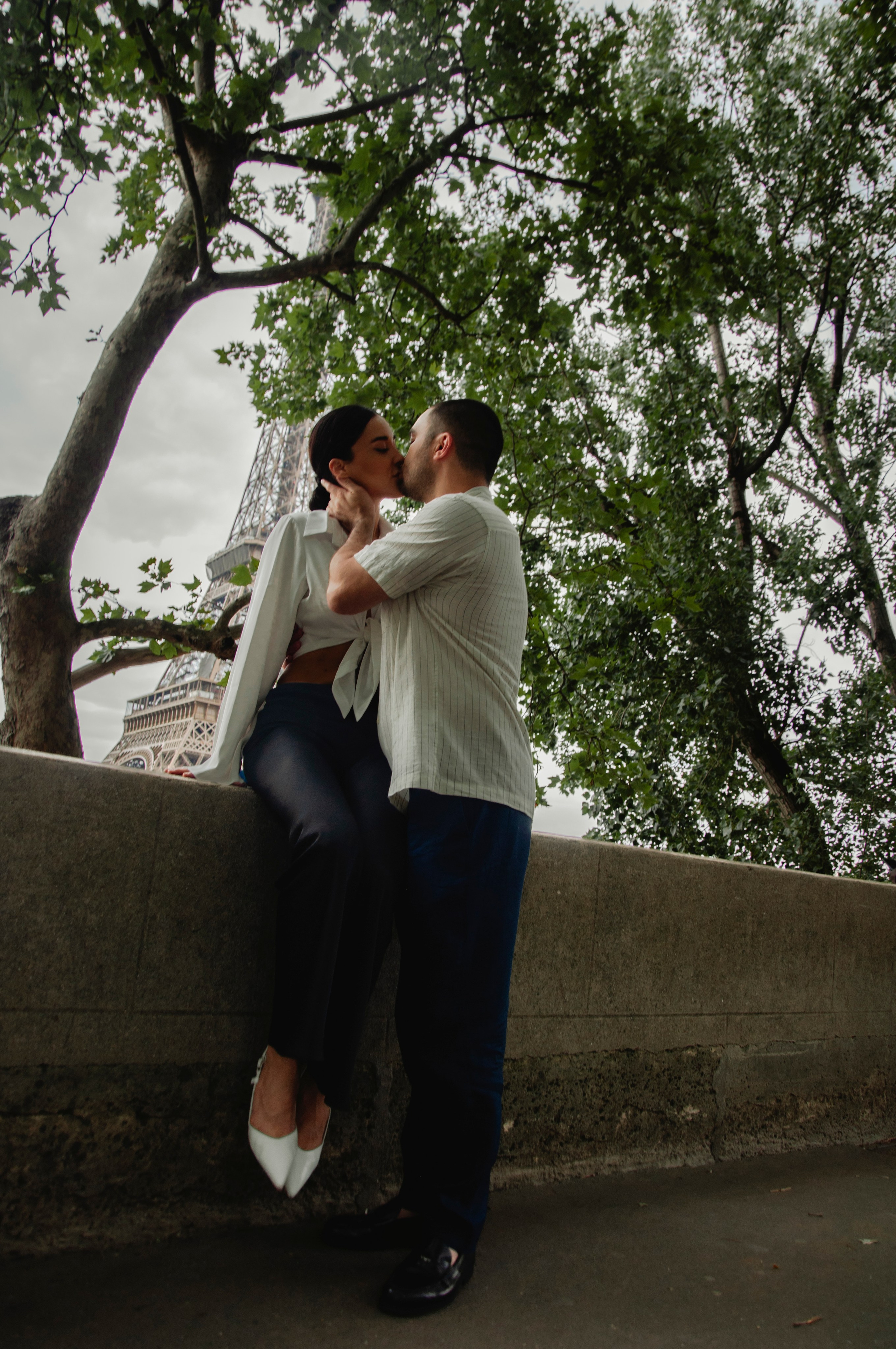 Wedding photoshoot at the Eiffel Tower. Paris photographer — Polina Osipova