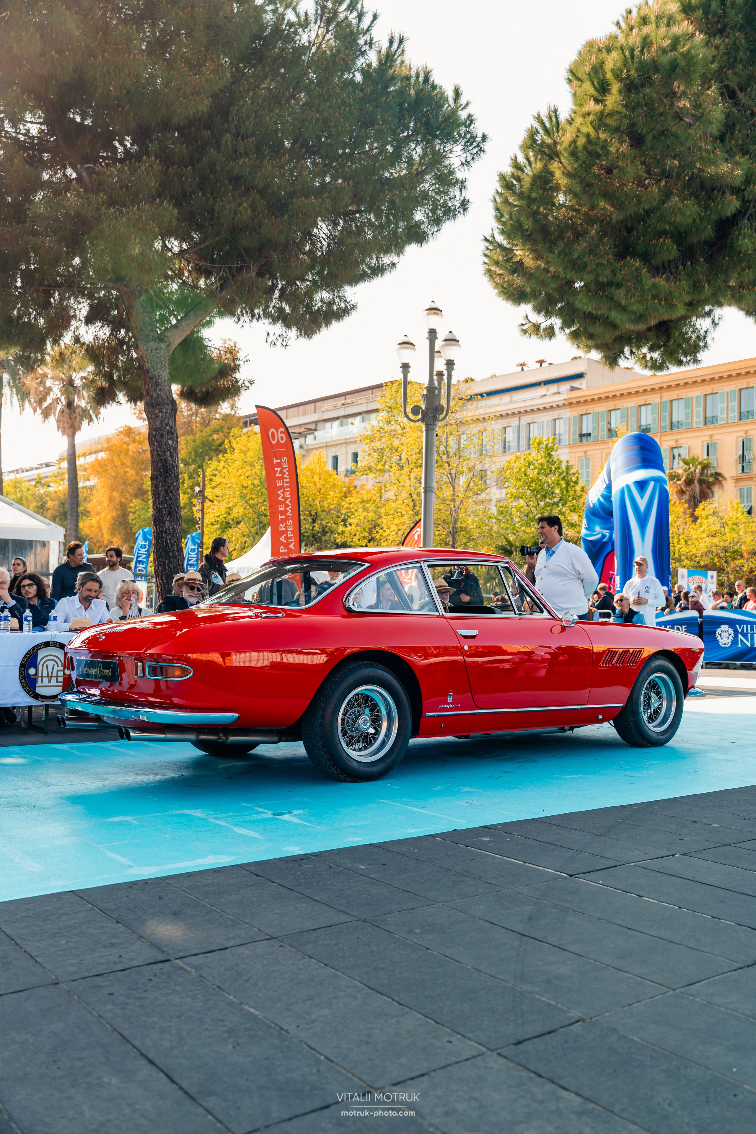Legends de Nice. Photographe de voitures à Paris — Vitalii Motruk