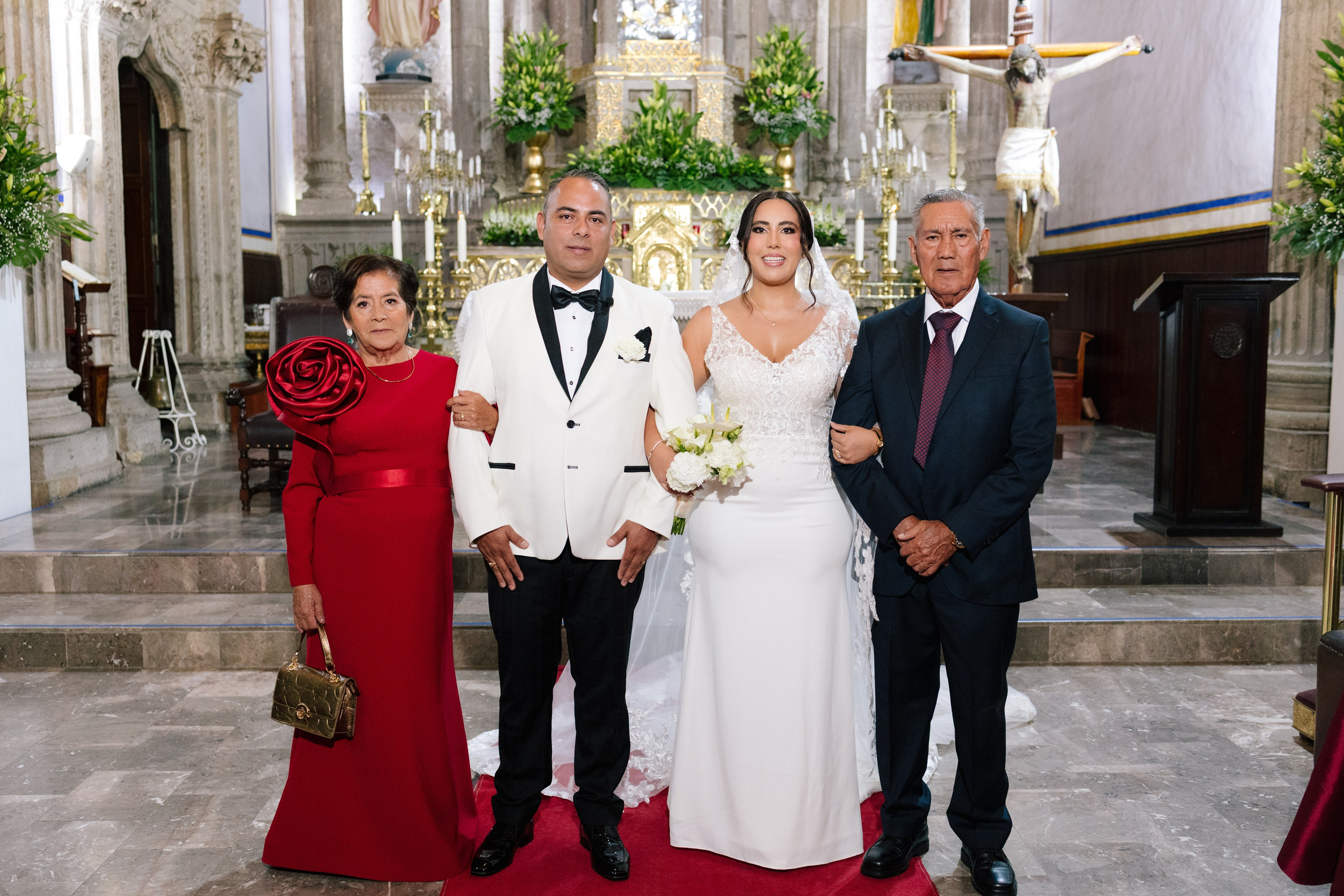 Alejandra y Salvador. Principal