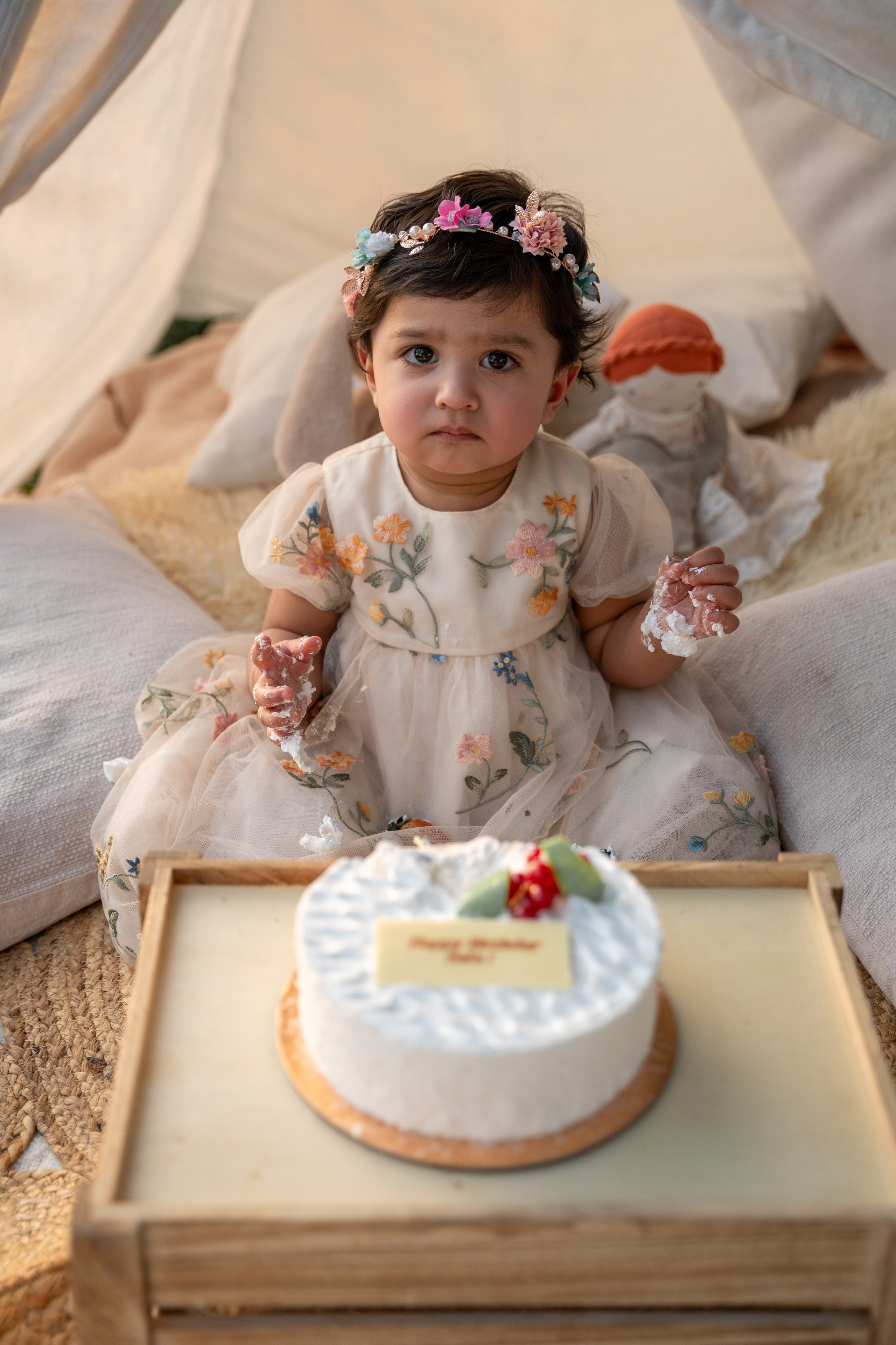 Cake smash and happy time. Angela Iakovleva — Family Photographer in Dubai