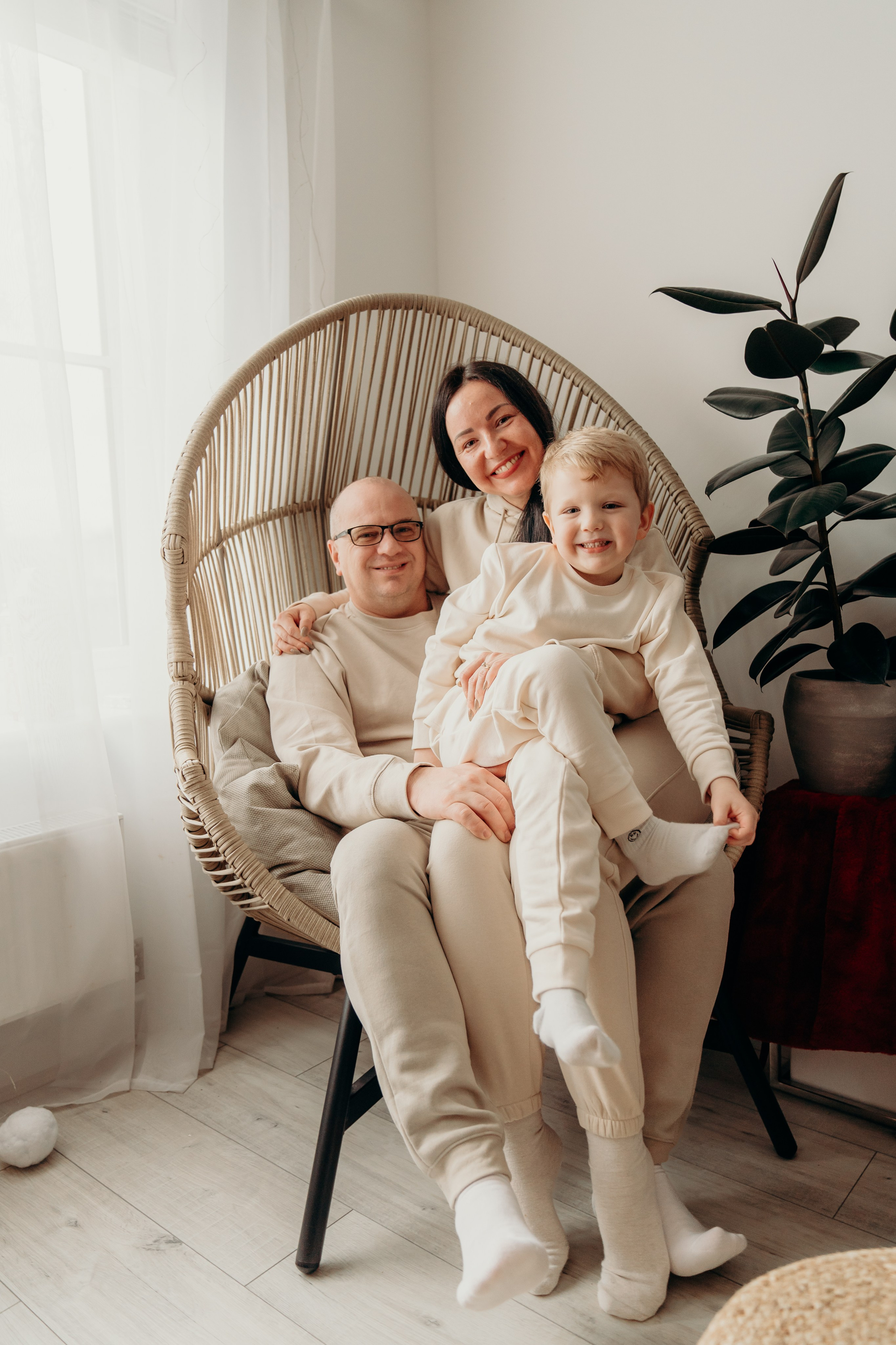 Derbyshire Family. New Year in-home photo session, Washington. Newcastle Upon Tyne Photographer Yana Balatskaya
