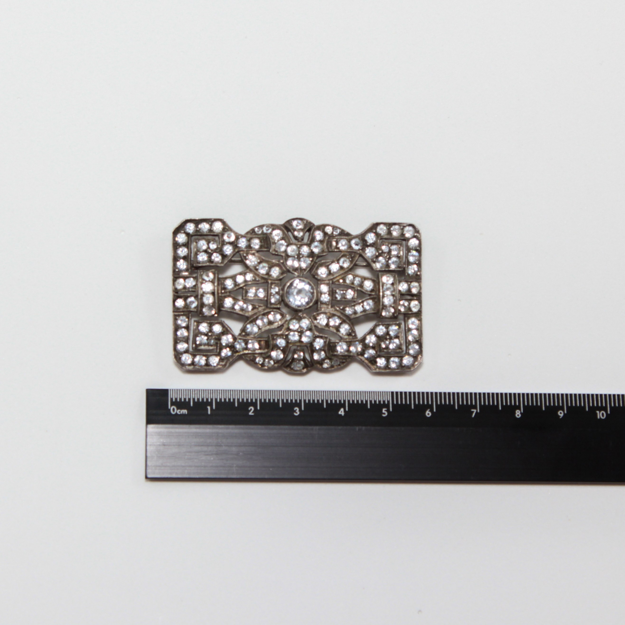 a small very luxurious brooch with worldwide delivery