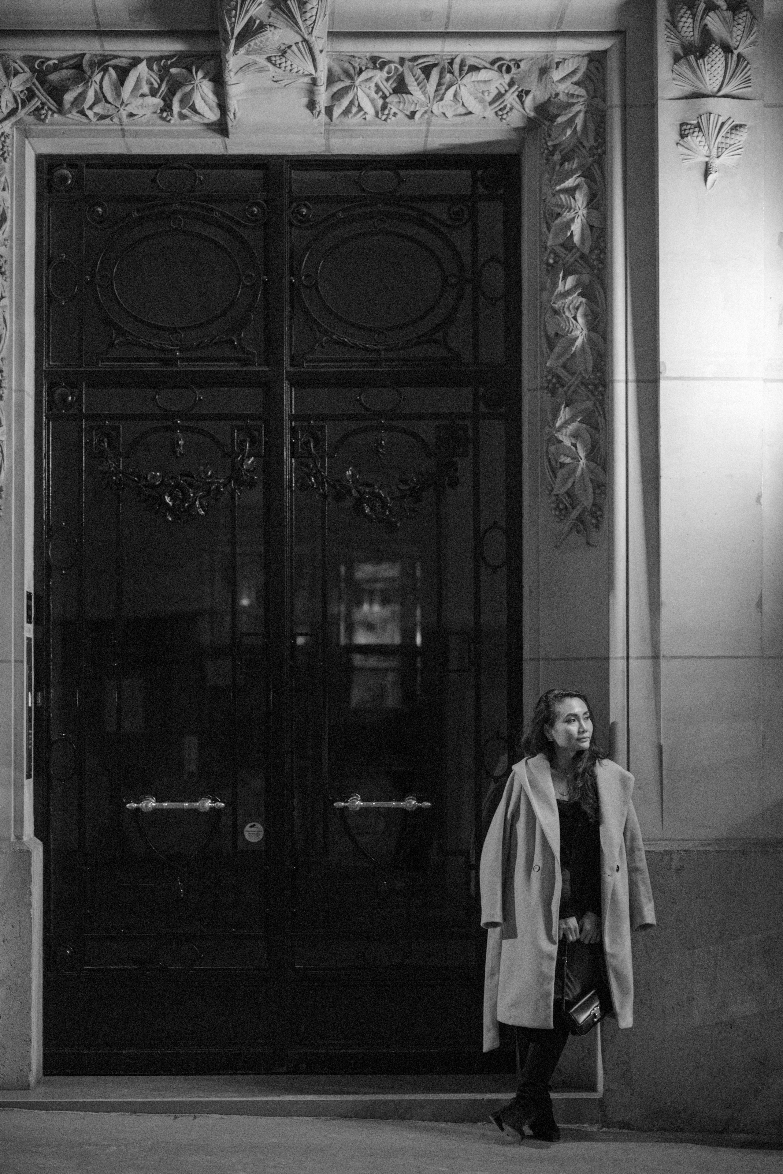 Вне времени. Черно-белое кино у Эйфелевой башни. Ksenia Marchand/ Lifestyle фотограф в Париже