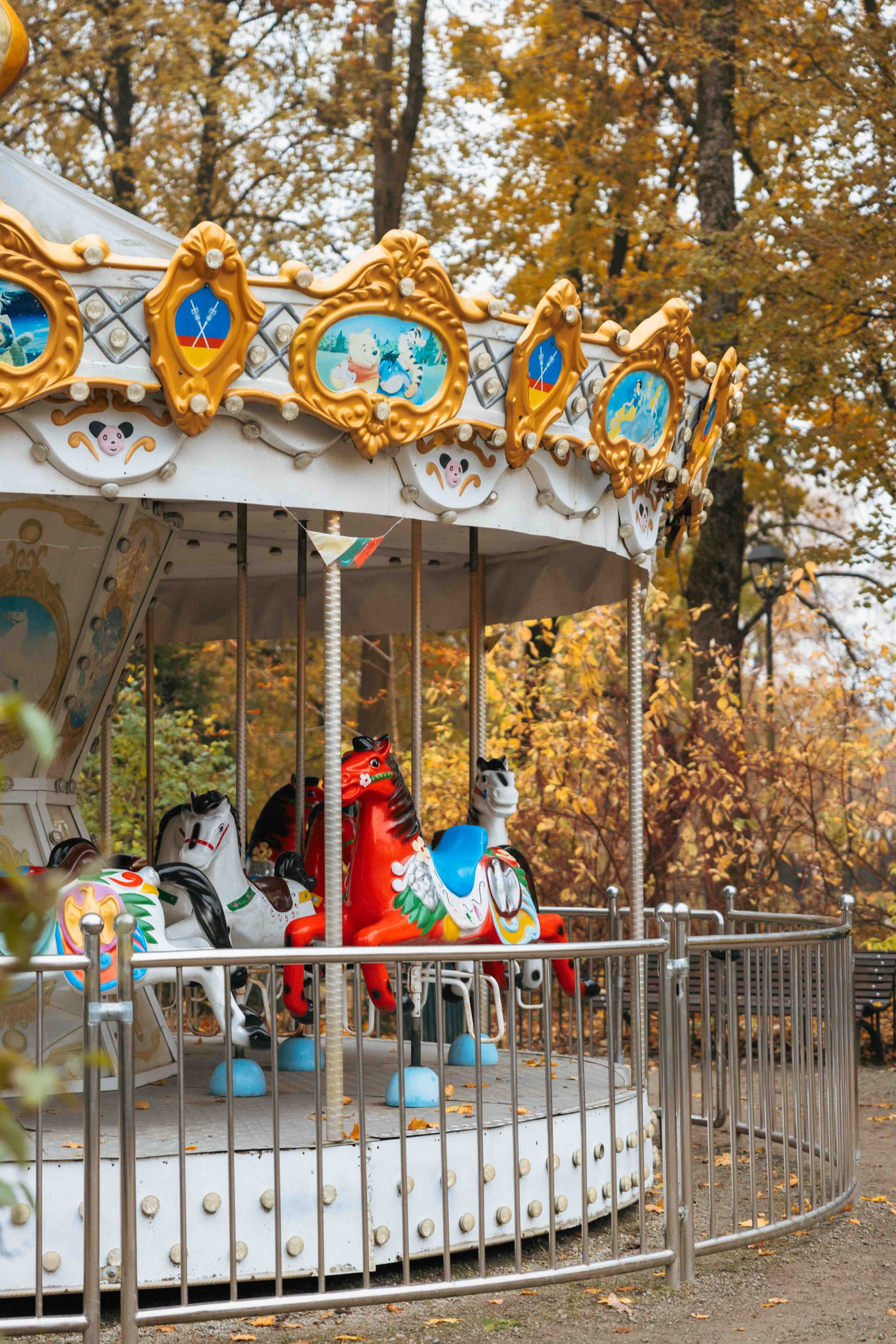 Best Autumn Photoshoot Locations in Vilnius: Top Spots to Capture the Fall Colors. Framed by Evelina | Destination Wedding Photographer from Lithuania | Europe