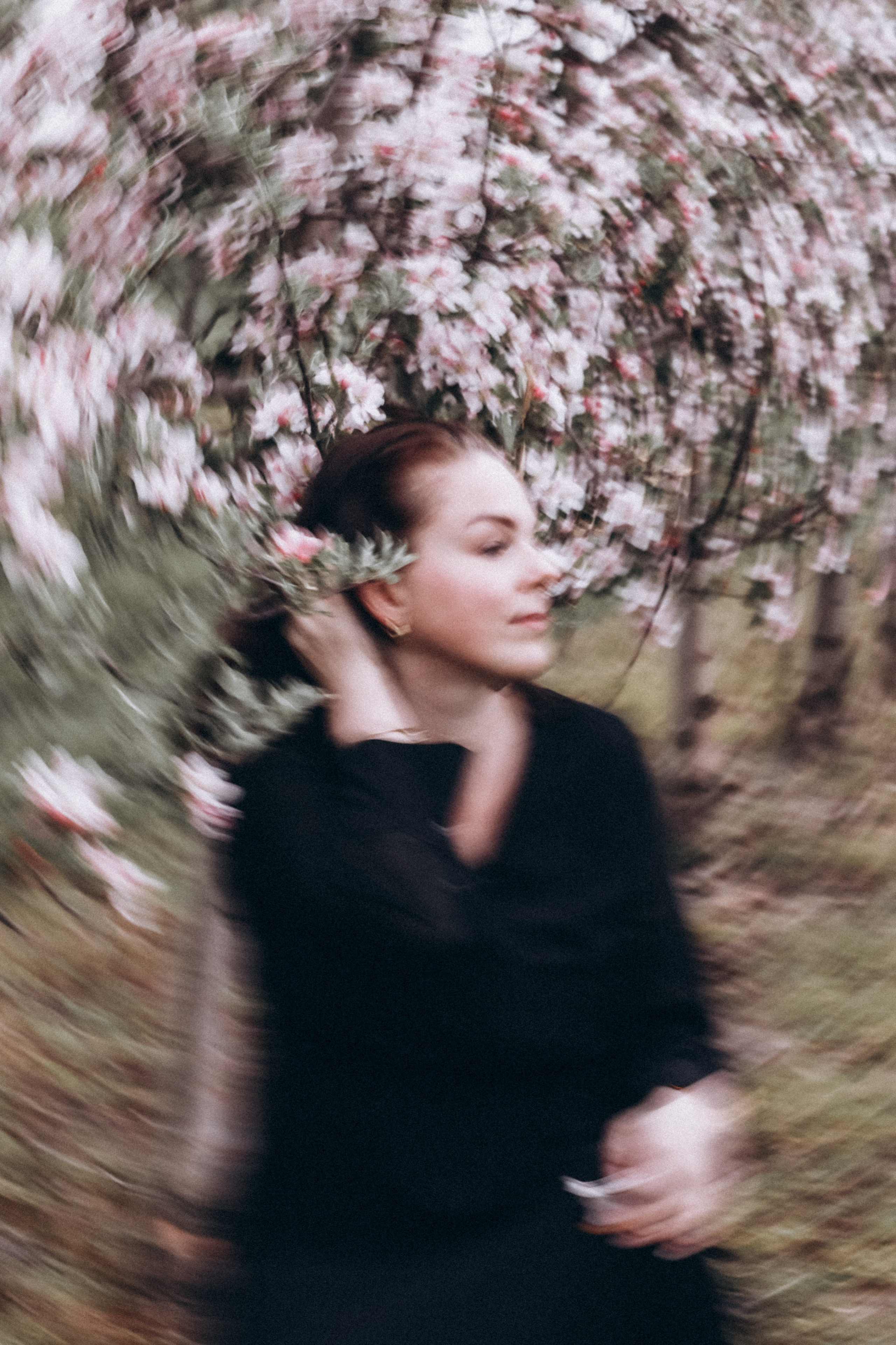 Frauen Portrait Fotoshooting in der Pfalz – natürliche und emotionale Lifestyle Portraitfotografie für Frauen indoor und outdoor