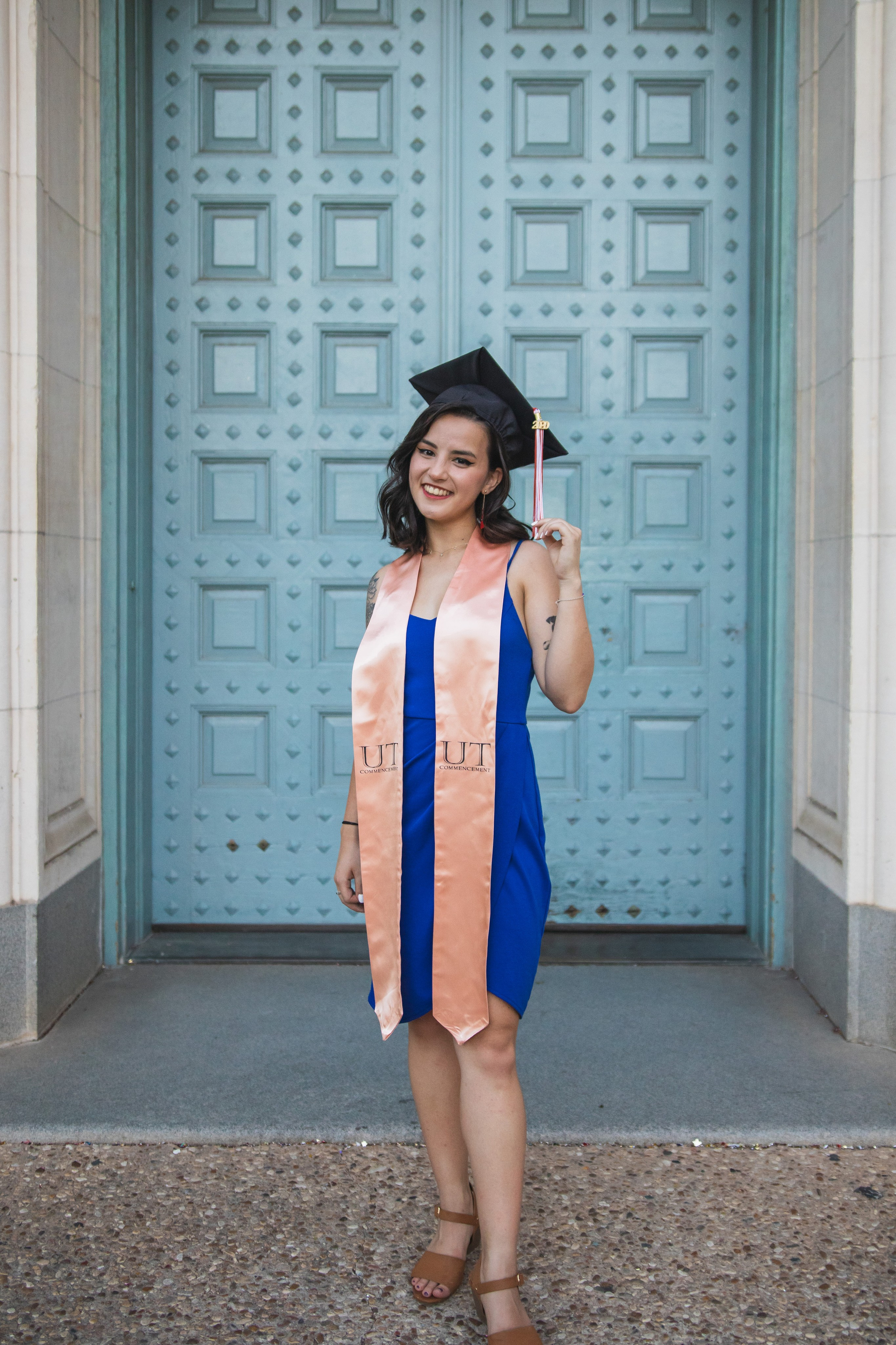 Group senior photoshoot at the University of Texas Austin