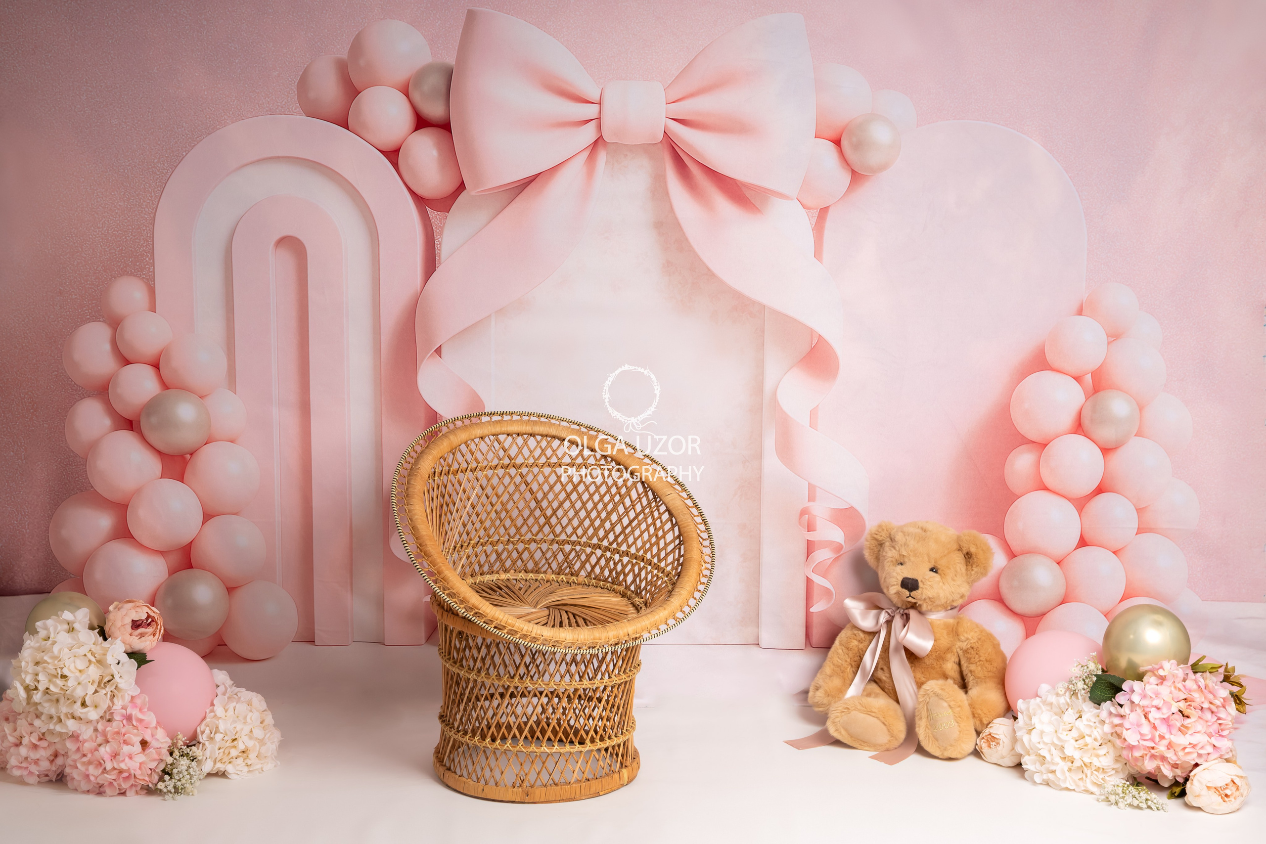 Cake smash photo session Hertfordshire, Stevenage. Stevenage, Hertfordshire family, maternity and newborn photographer