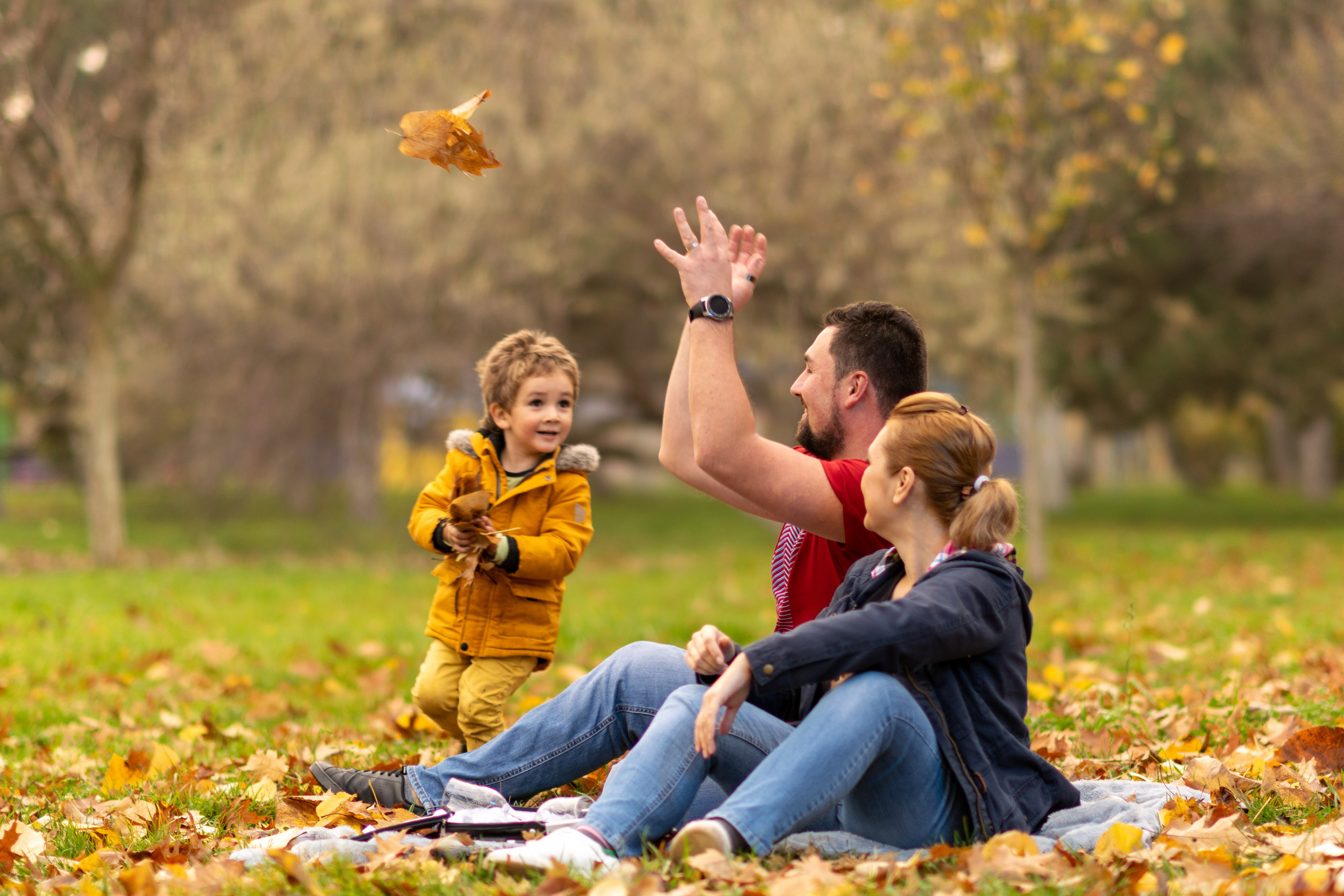 Sedinta foto de familie, sedinta foto acasa, sedinta foto parc, sedinta foto parc IOR, sedinta foto parc Titan, album de familie, fotografie de familie, amintiri de familie, sedinta foto relaxata, fotografii in parc, fotografie de cuplu, sedinta foto profesionala, fotograf profesionist Bucuresti