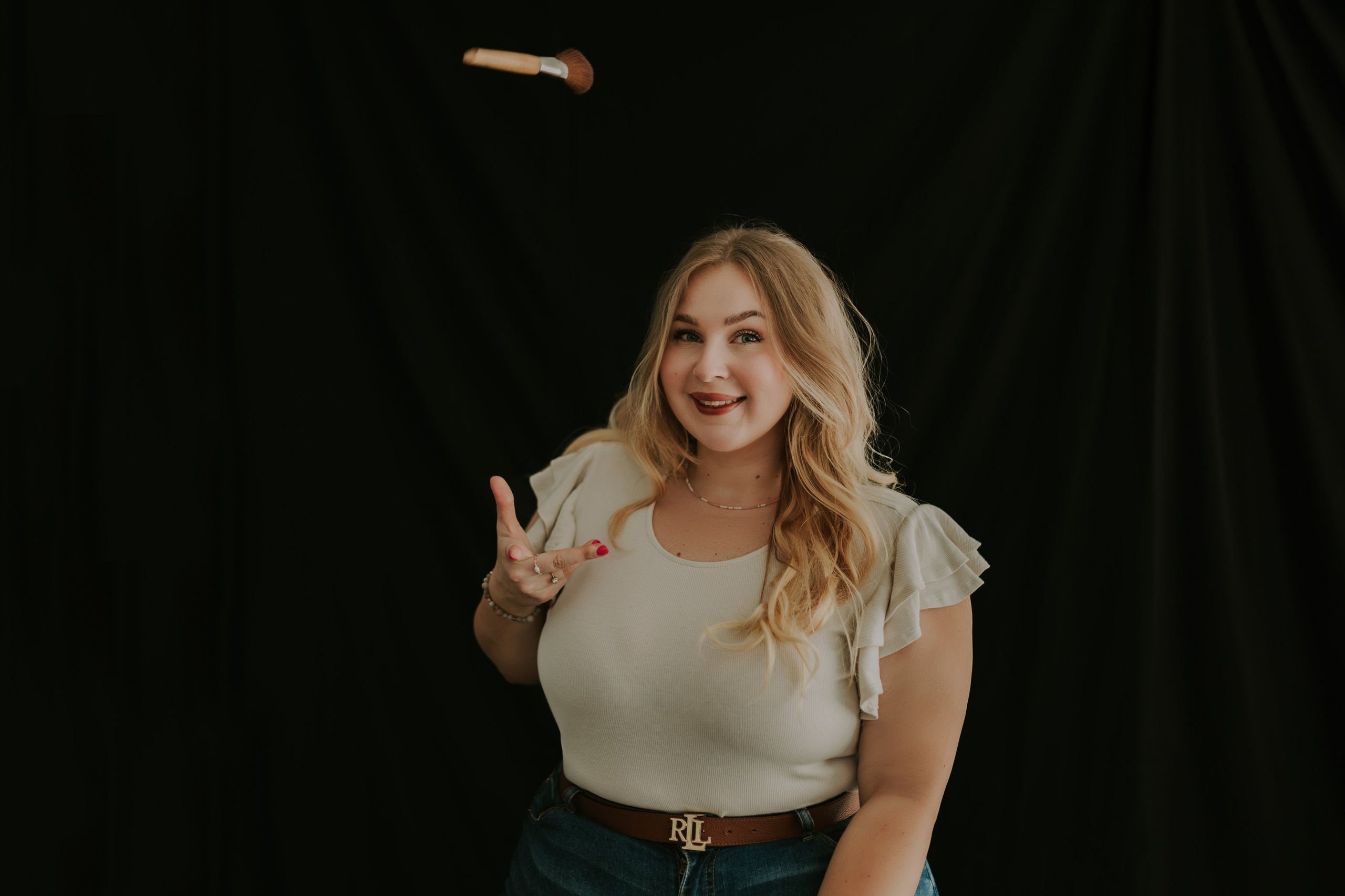 SESJA BIZNESOWA WIKTORII. Karkowskafoto - fotografia miłości