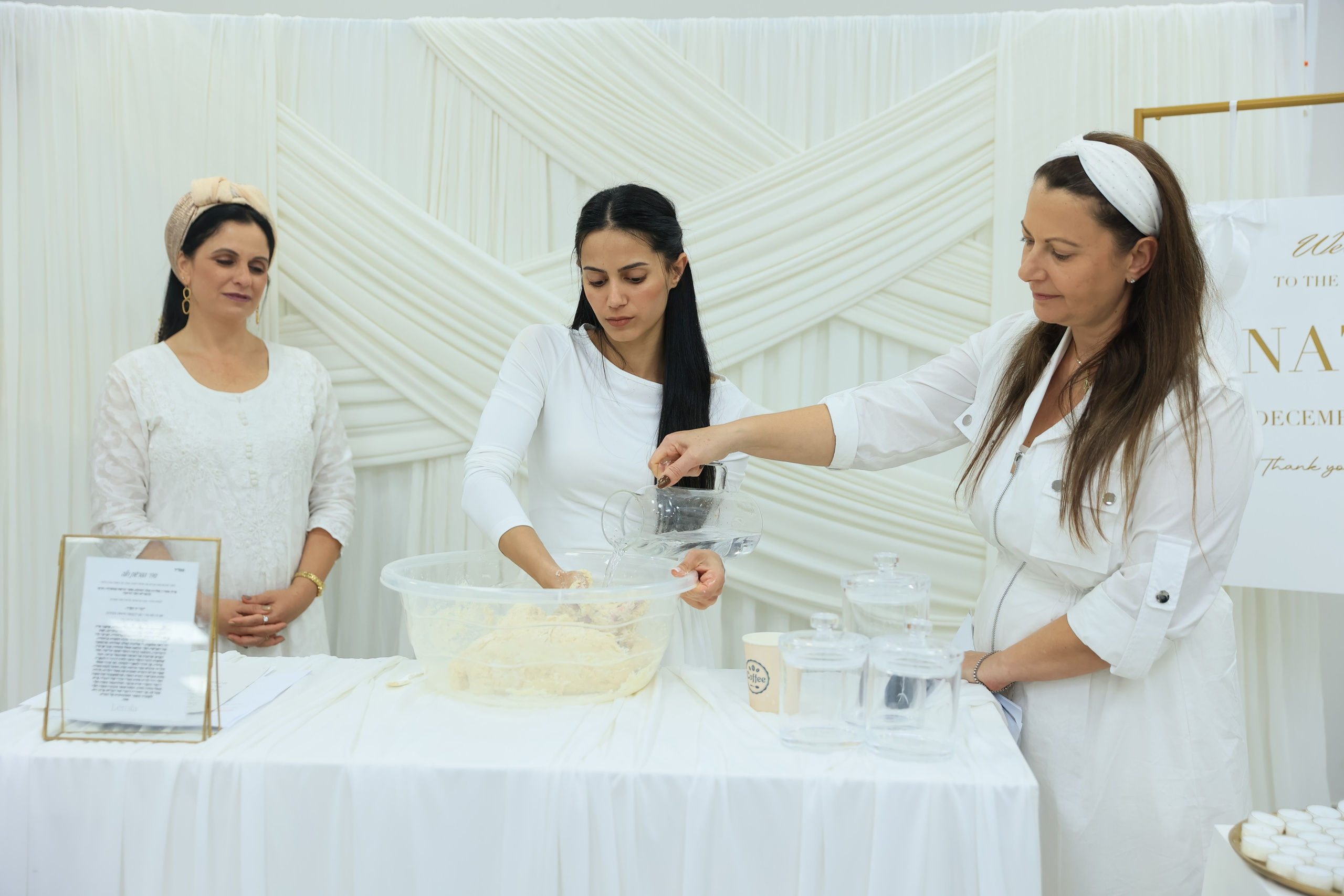 נטף הפרשת חלה. שני ויזל | צלמת הריון, צילומי משפחה וצילומי בוק בת מצווה