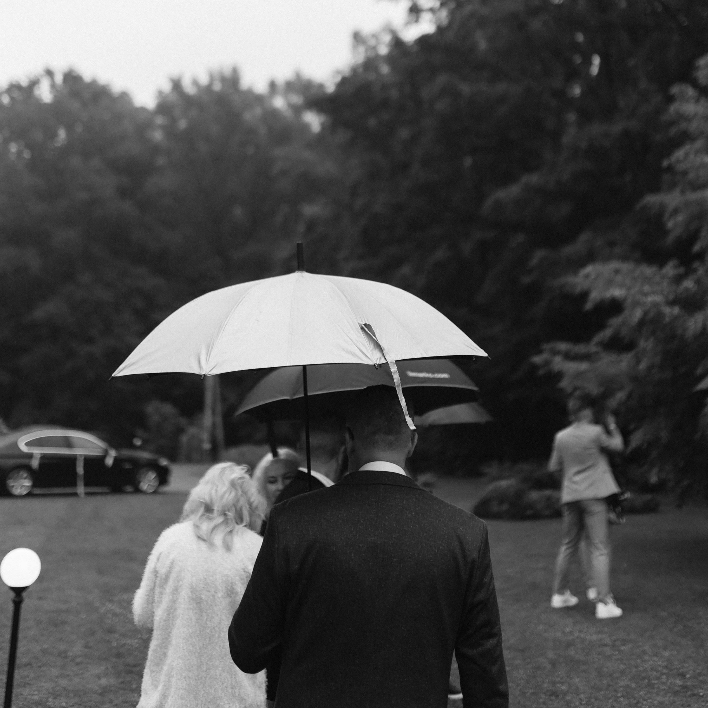 Justė ir Henrikas | Lietingos jaukios vestuvės Palangoje. Vestuvių ir šeimų fotografė Lena Bondarenko / belove photo