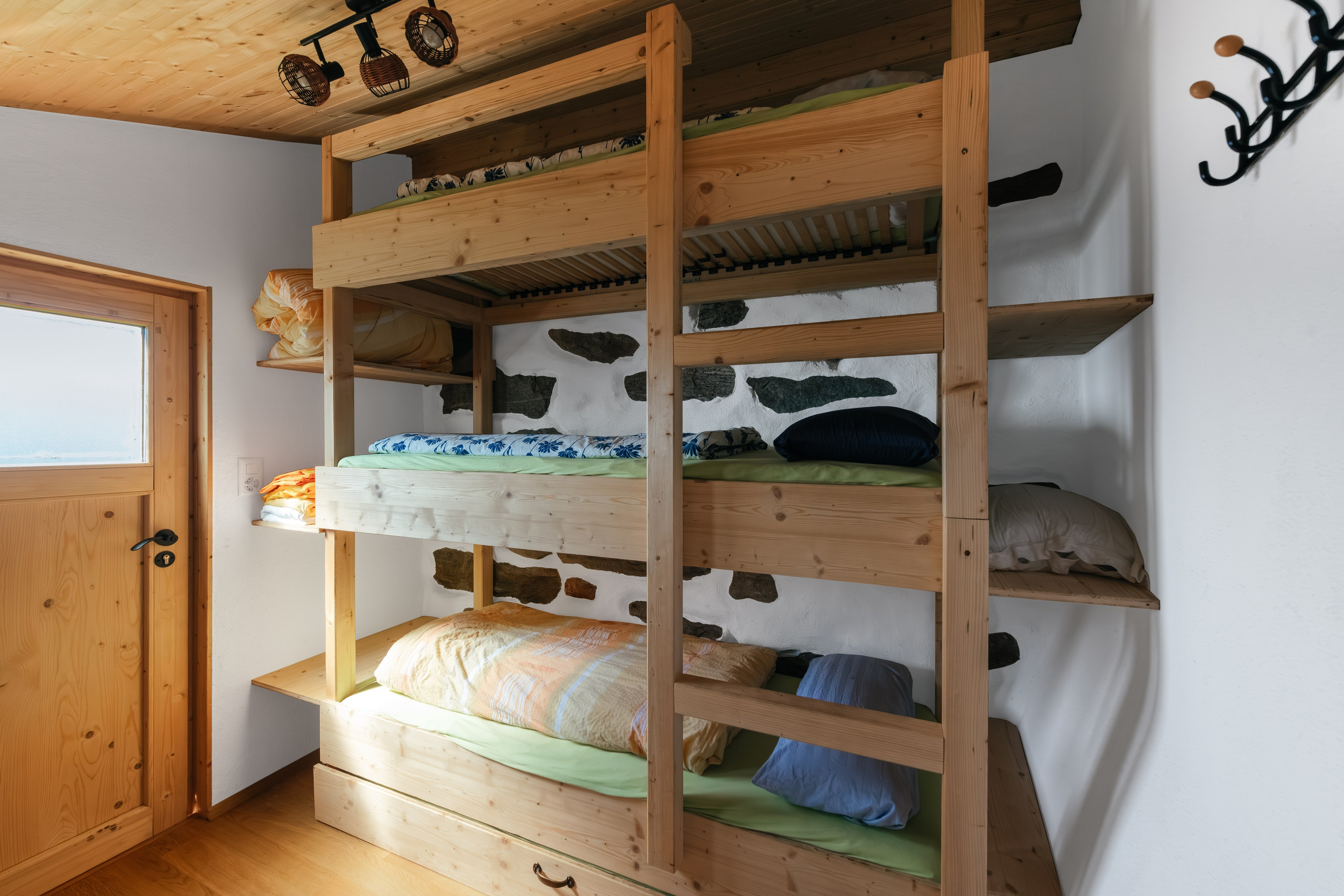 Rustico, VAL RESA, TICINO. Hallo! Ich bin Elena und arbeite als Immobilienfotografin