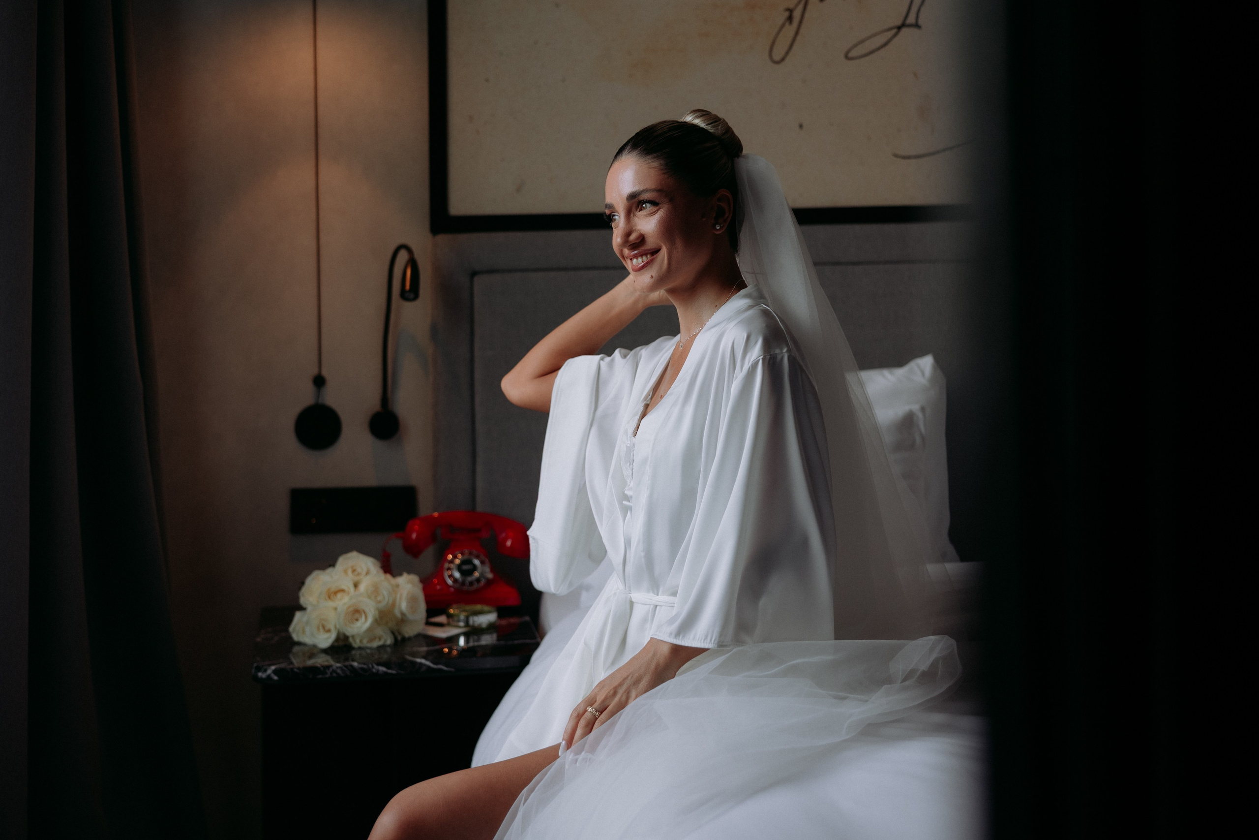 Wedding day with retro car. Wedding photographer in Tbilisi Ioseb Mamniashvili