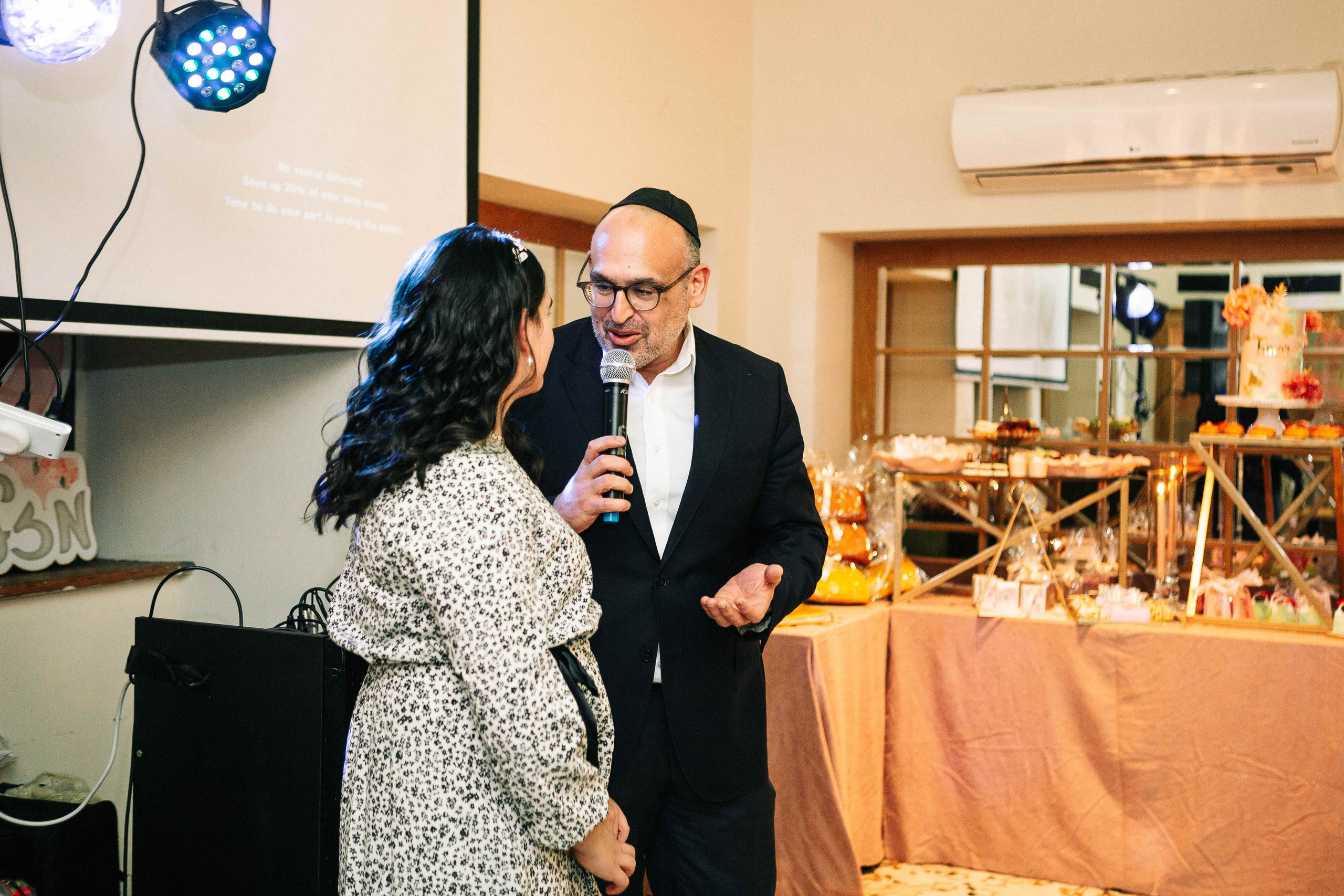 PARTY IN A RESTAURANT WITH THE WHOLE FAMILY. Https://shi-photo.com/