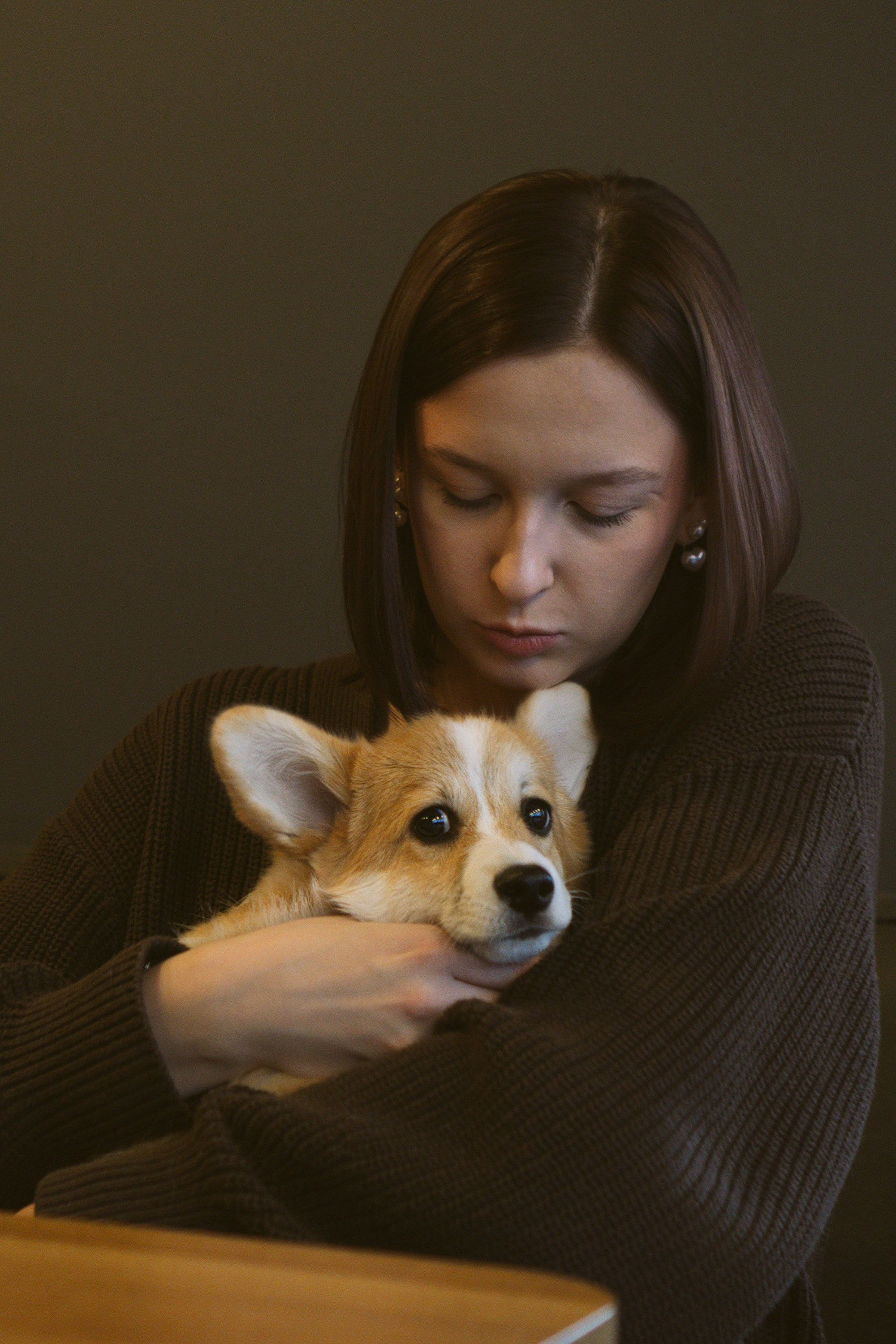 Anastasia and her Ada, Pembroke Welsh Corgi. Kat Laisaar — Pet photographer in Tallinn