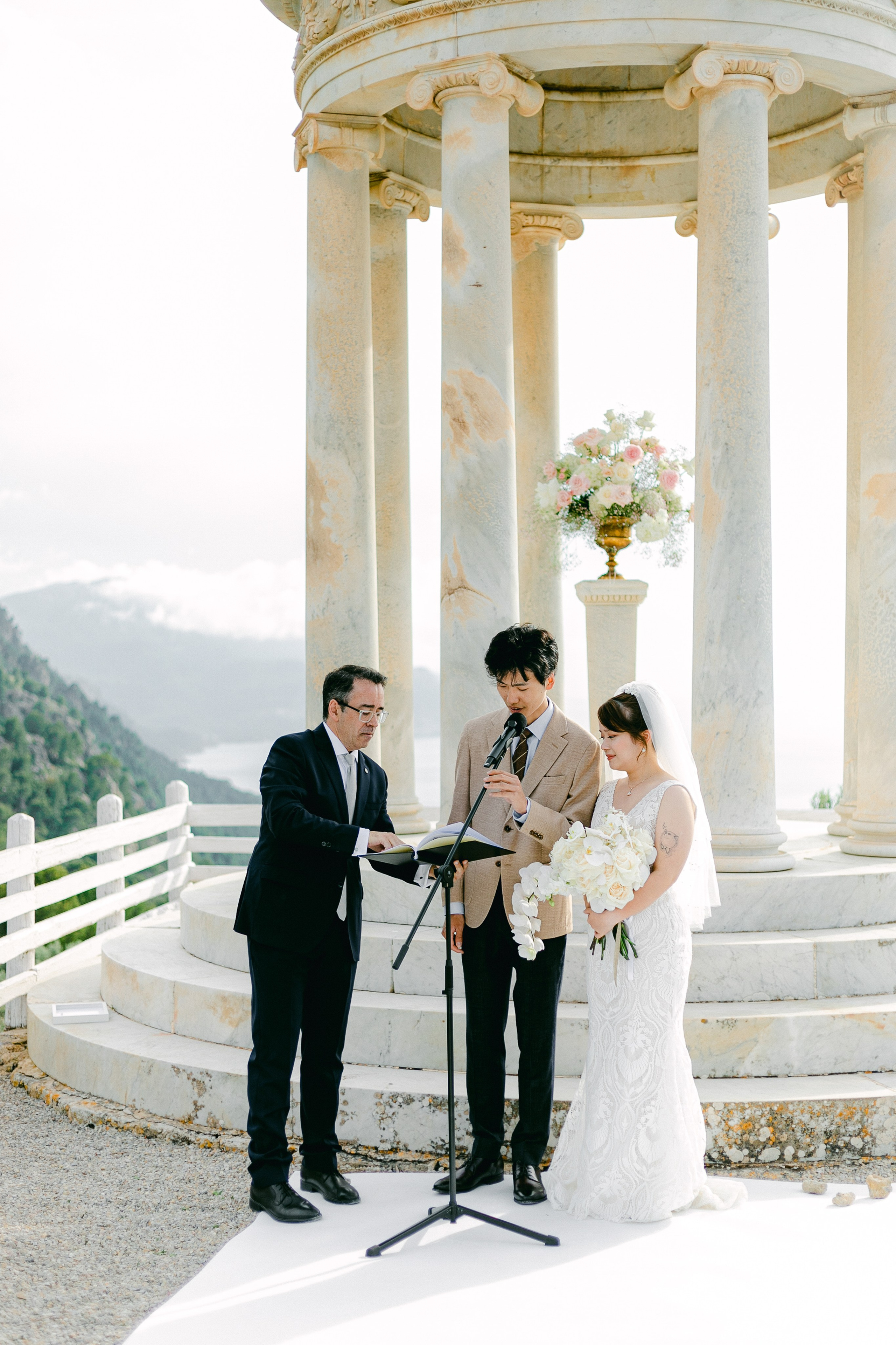 Chenyi & Tiangseng. Wedding Celebrant in Mallorca Iban Collin