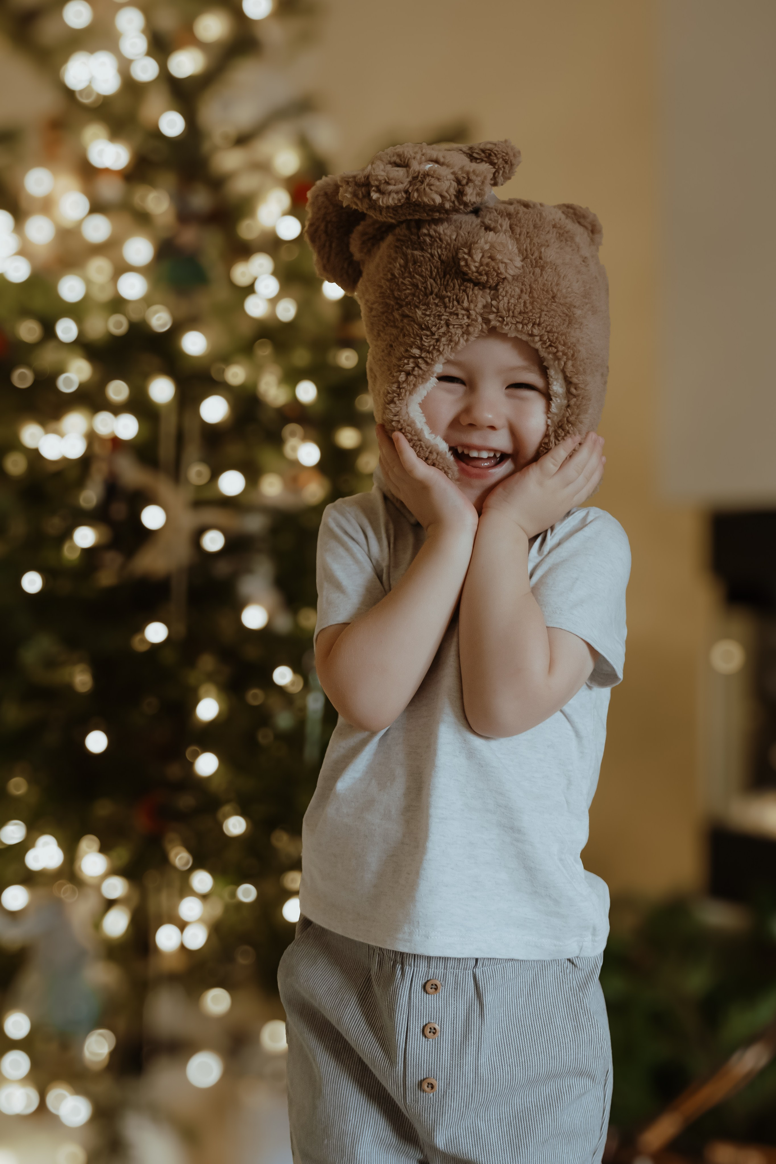 Christmas family home photo session. Newcastle family photographer. Lifestyle photography.