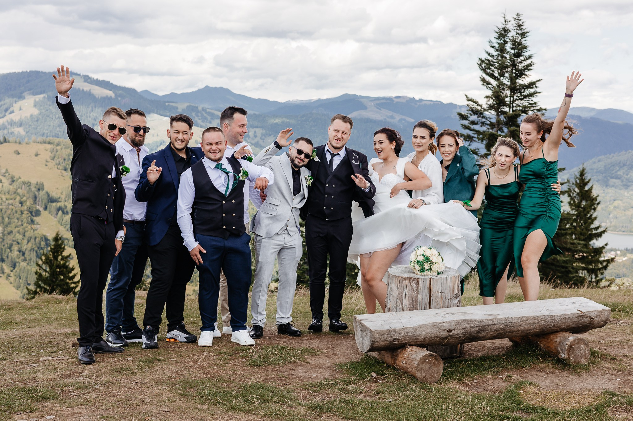 La înălțime. FotoACTIV.ro - Imaginea ta contează