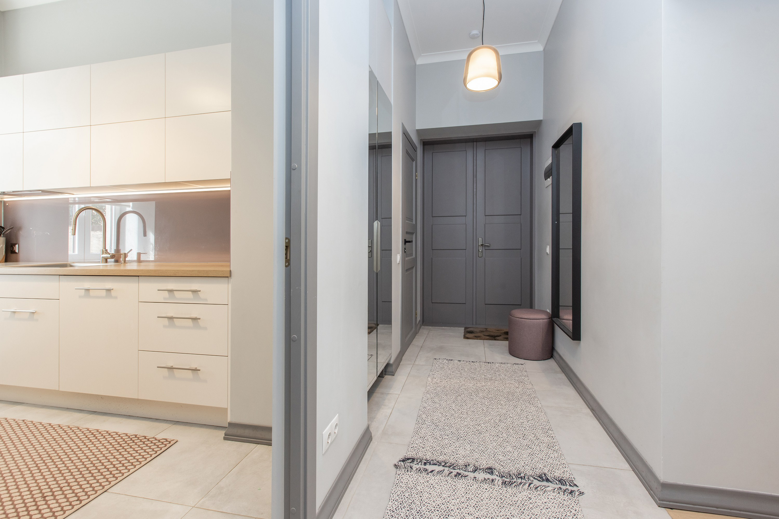 DZĪVOKLIS B. Sākums