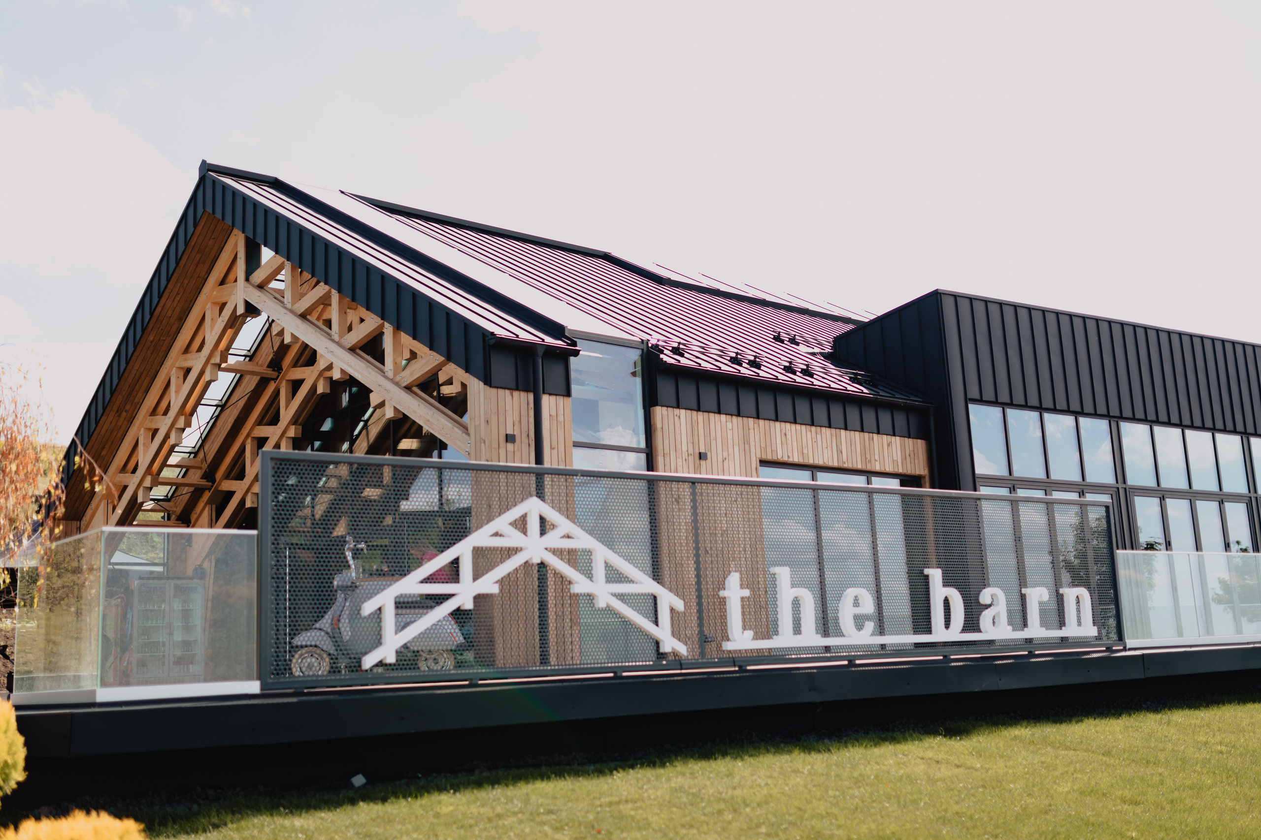 Styled shot at The Barn, Cluj. Fotograf de nunta — documenting your love story with a touch of editorial — wedding photographer