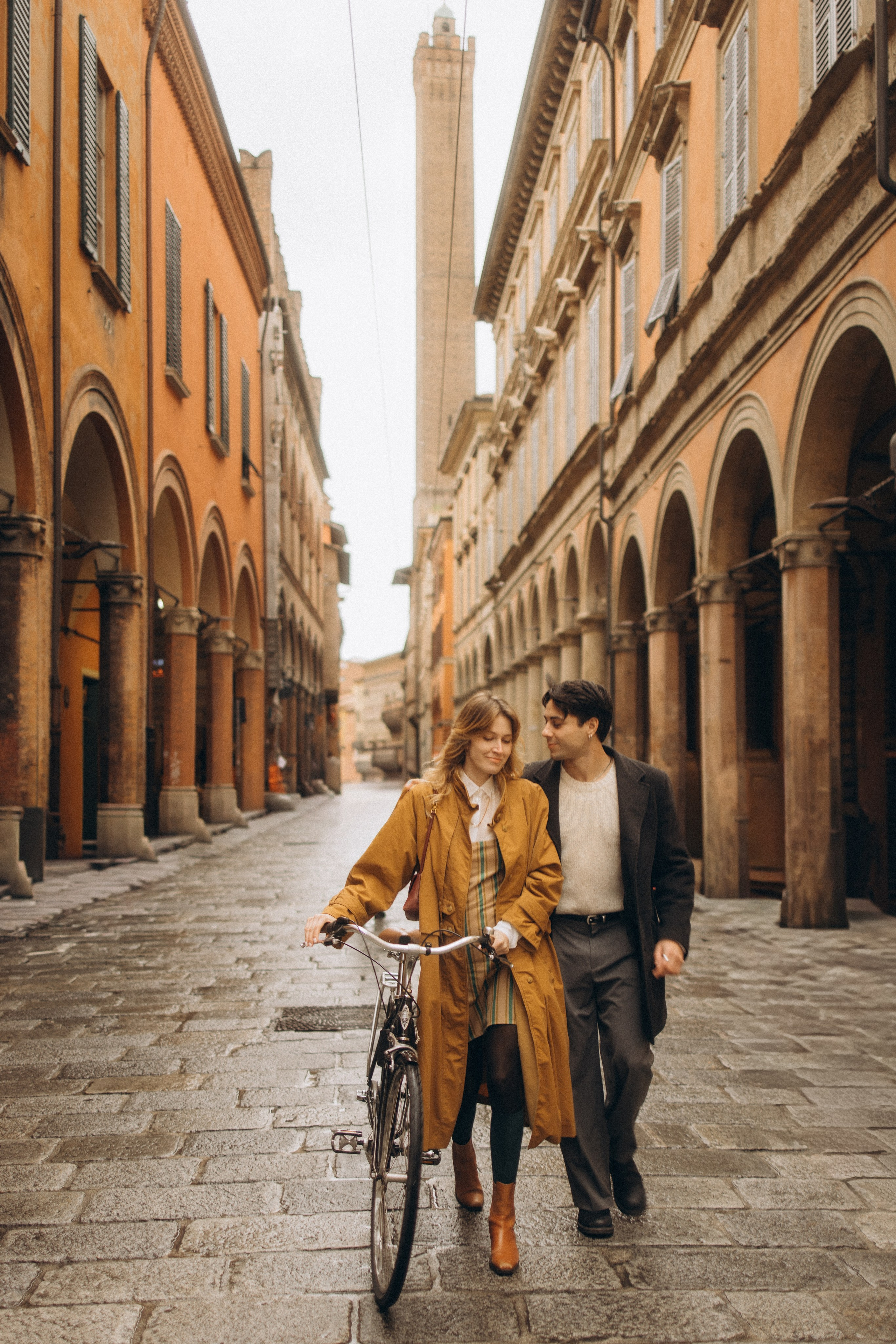 Cinematic Photowalk - Lorenzo & Emmi. Fotografo a Bologna Martina Barbieri