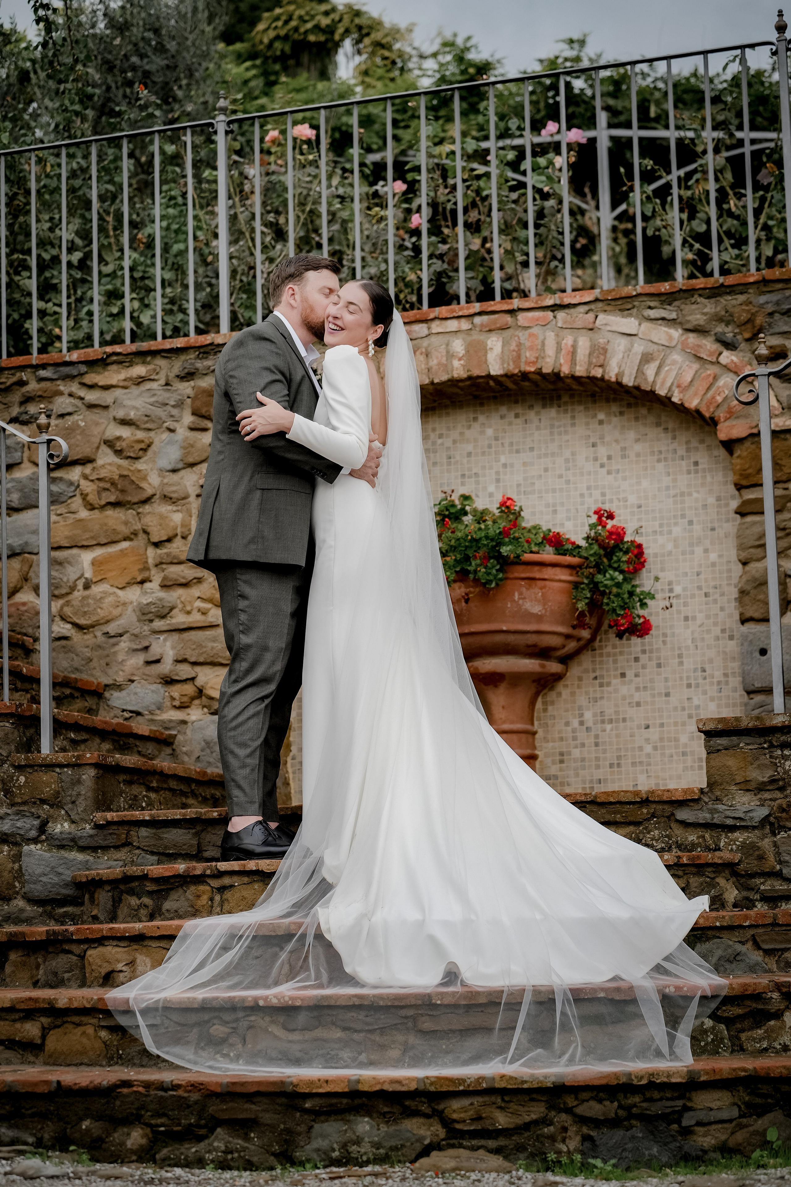 Elopment in Cortona. Villa Falconiere. Wedding Photographer in Italy