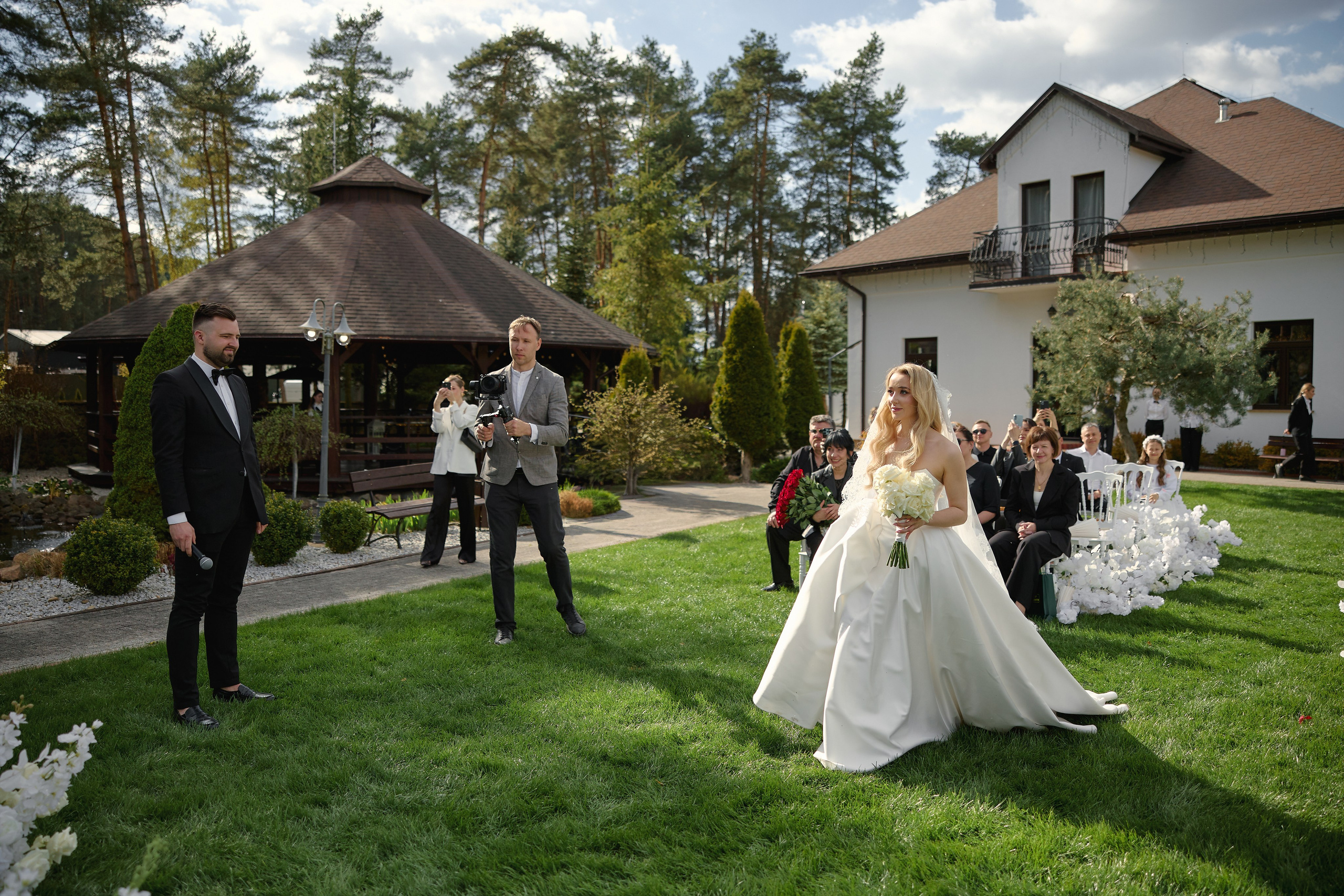 Natalia & Roman. Dworek przy lesie. Fotograf ślubny i rodzinny w Krakowie Yana Klymova