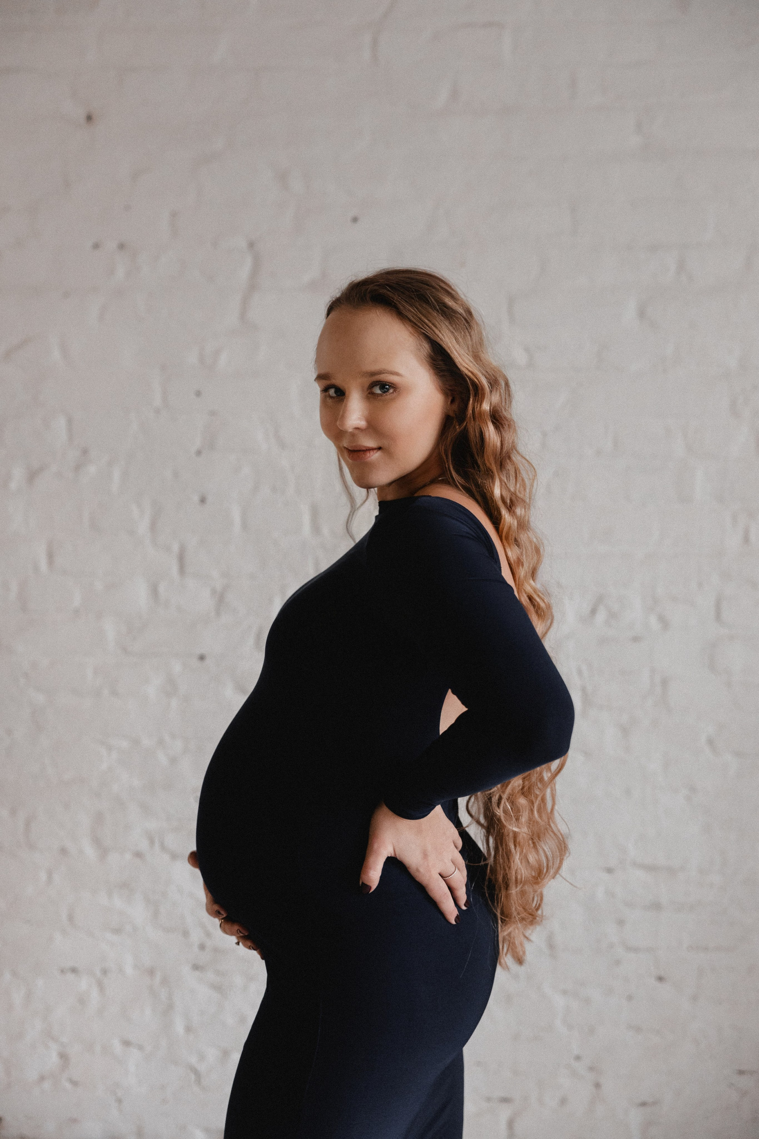 Babybauch Shooting im Fotostudio | Schwangerschaftsfotos in Bochum. Hochzeitsfotografin Bochum | Halyna Reiche Fotografie NRW