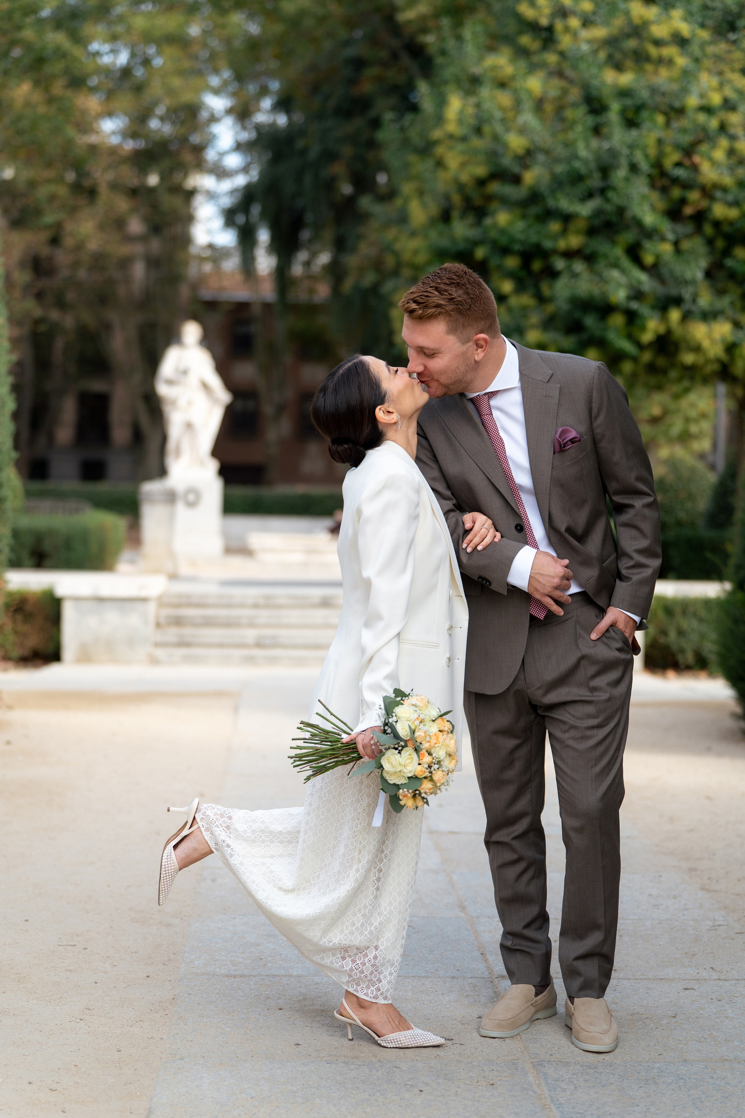 Elopement photoshoot in Madrid city centre. Fotógrafo en Madrid, España. Alyona Belyaninova