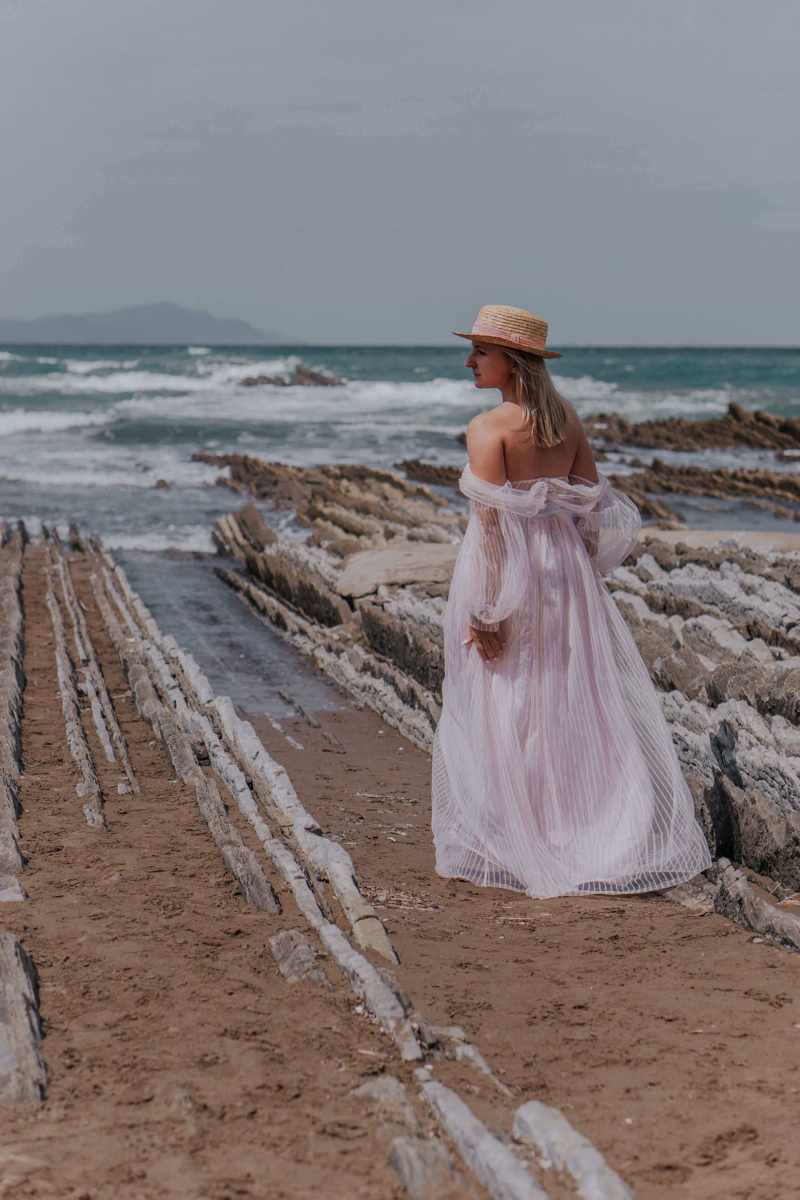 DiaFoto Luxury Dress Photoshoot in Barcelona | Dress Rental & Wow