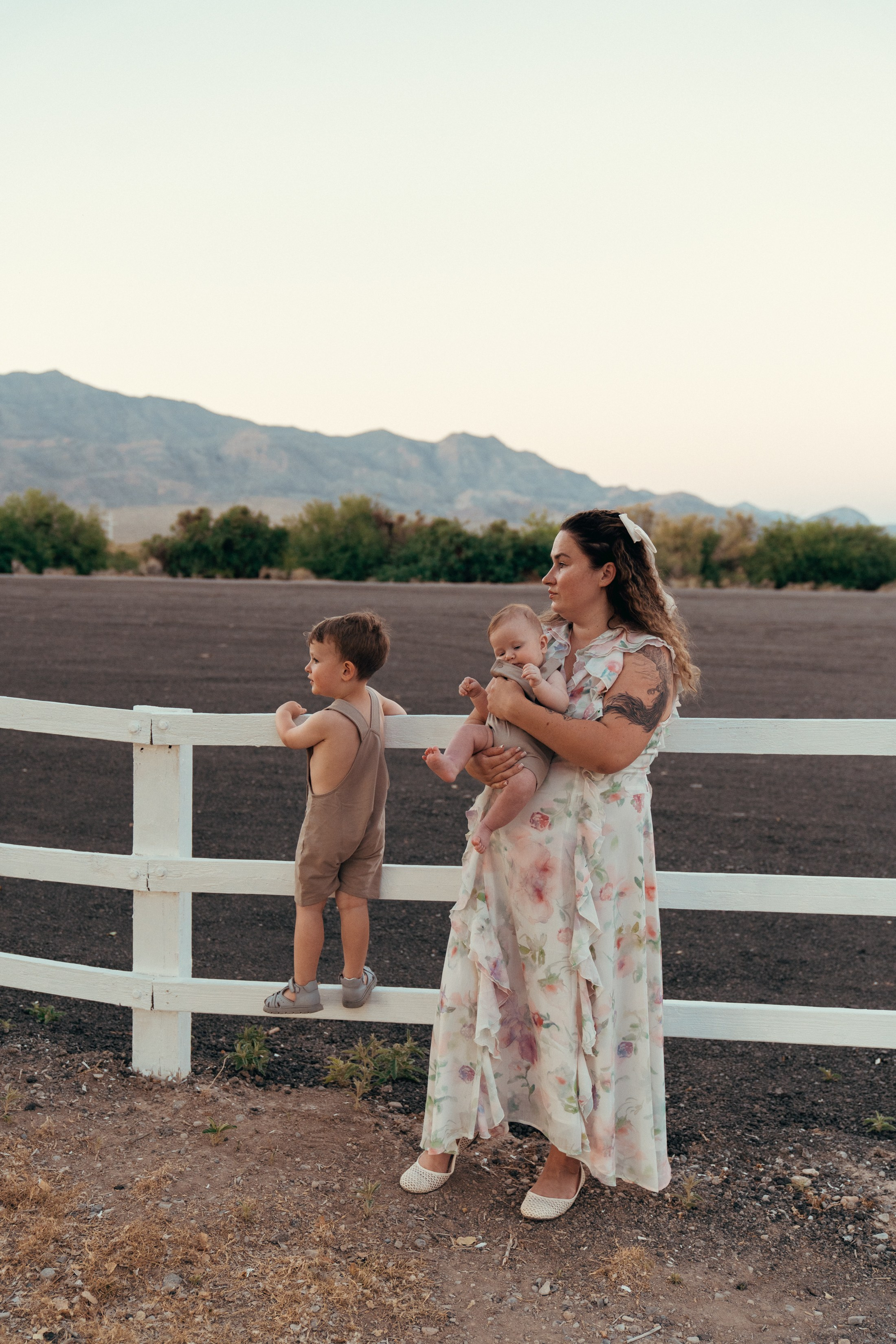 Yulya, Robert&Gordey. Wedding & elopement photographer Viktoriya Kravtsov. Las Vegas