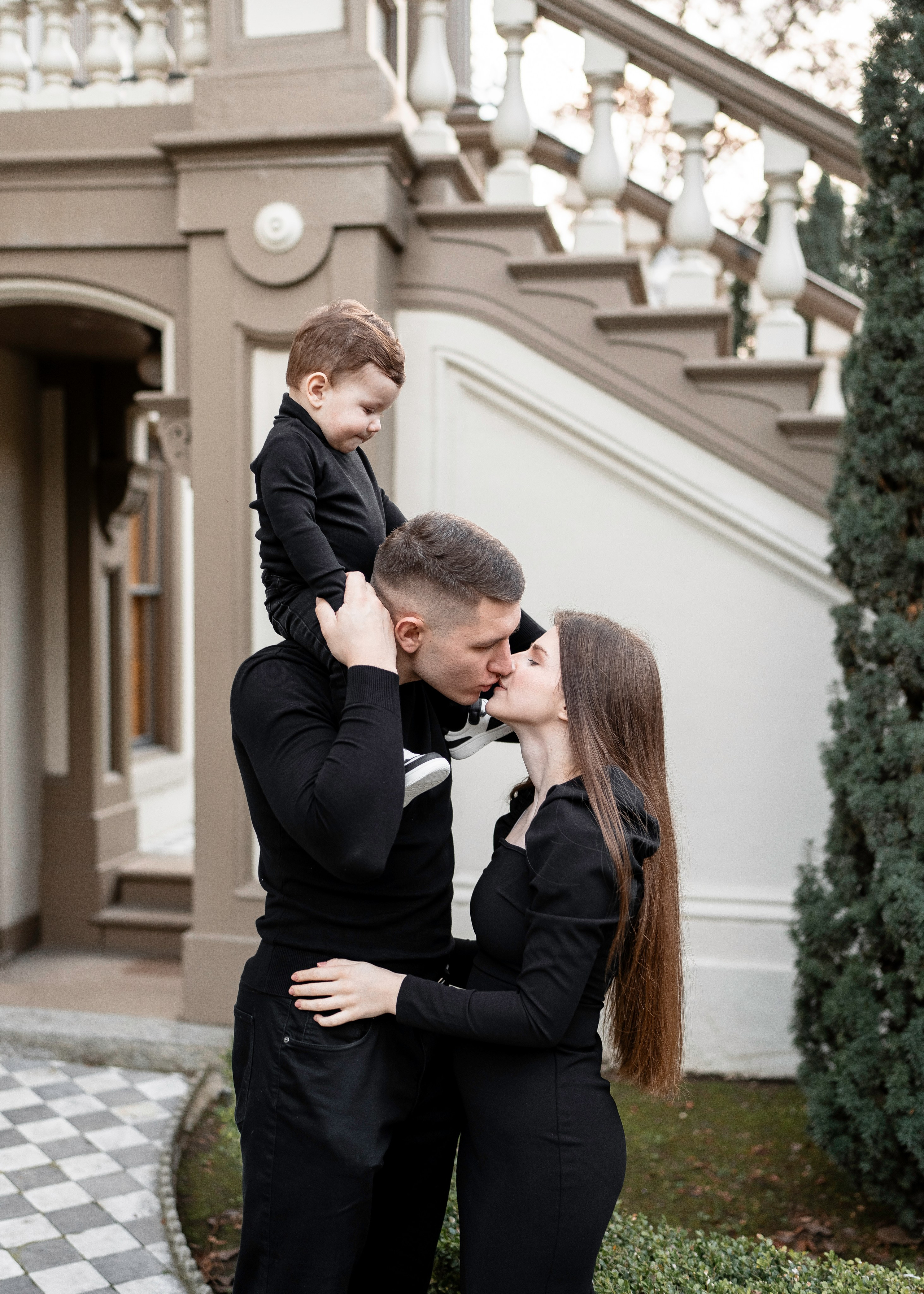 Artem, Nadia & Elisha. Family photographer in Sacramento | Sofia Pavenko