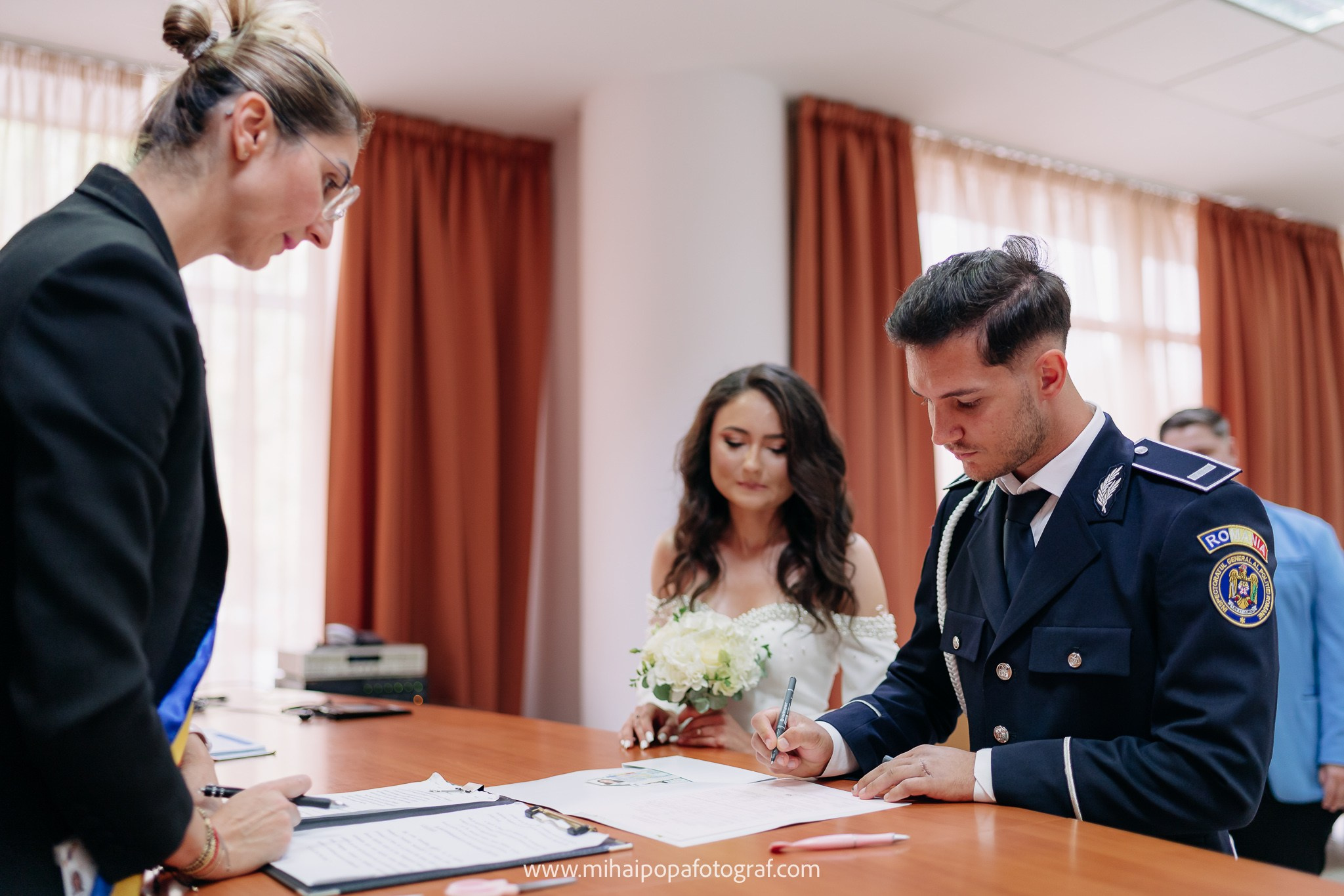 Fotograf Cununie Civilă în București - Mihai Popa Fotograf. Fotograf Nuntă & Botez București - Mihai Popa | Dincolo de oameni, imortalizez emoții!